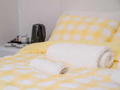 Double Room with Shared Bathroom photo 2