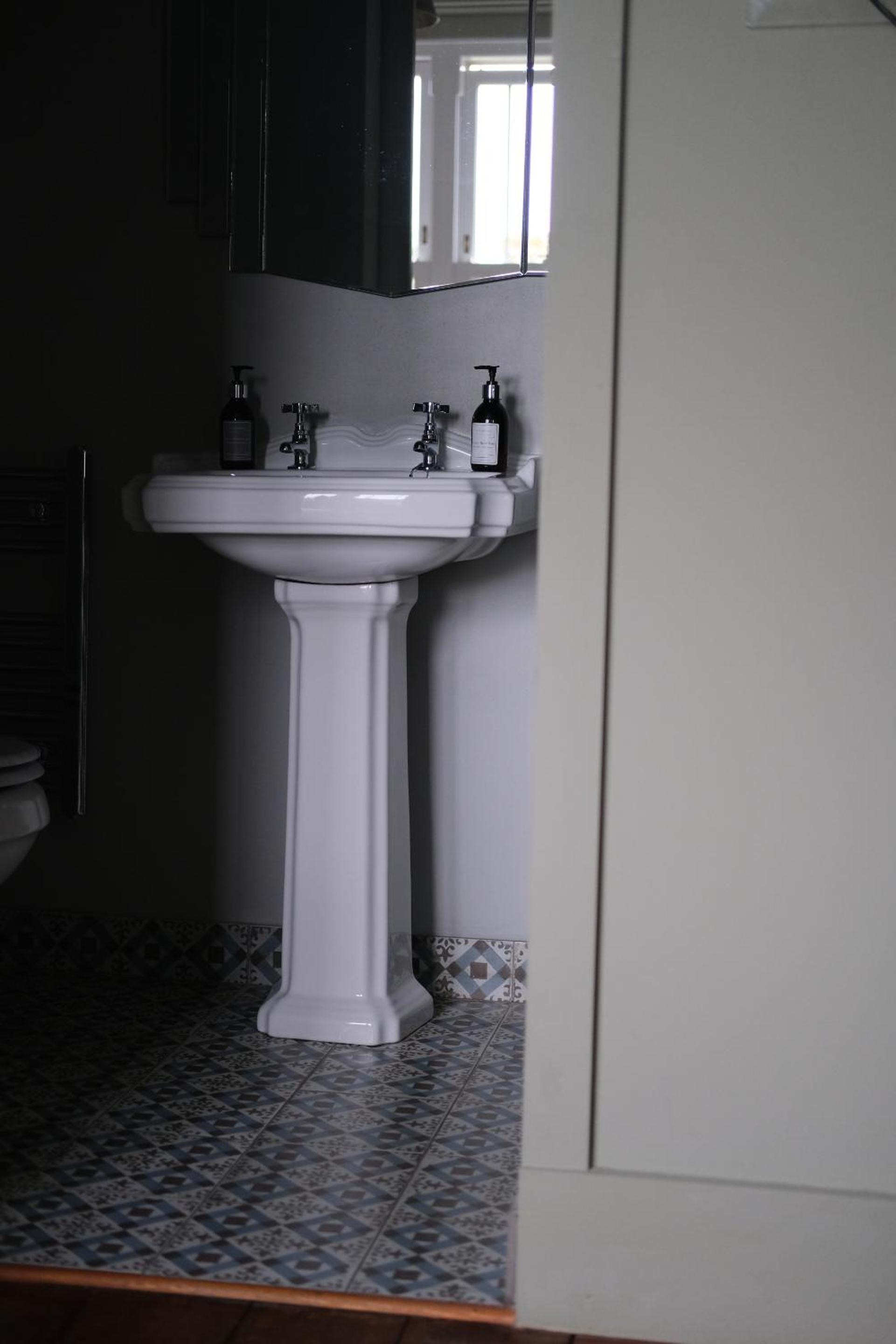 Deluxe Double Room with Shower photo 2