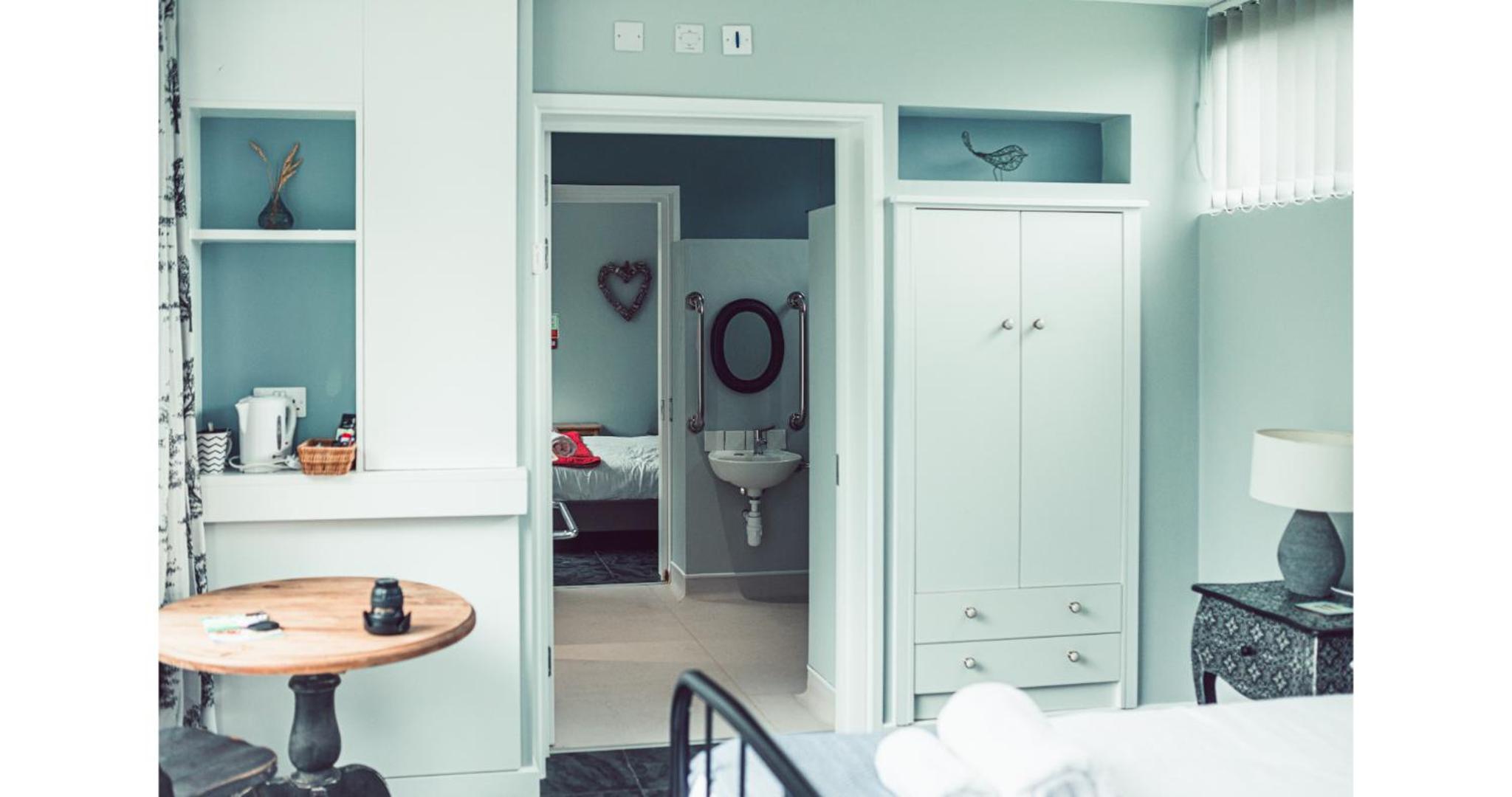 Twin Room with Private Bathroom photo 2