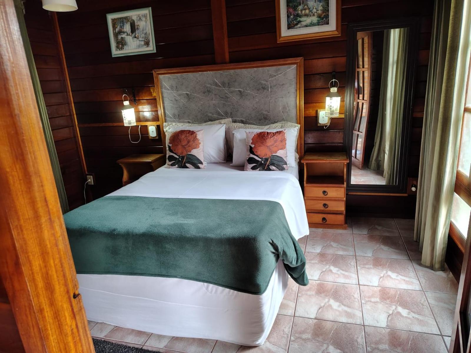 Deluxe Room (2 Adults + 1 Child)
