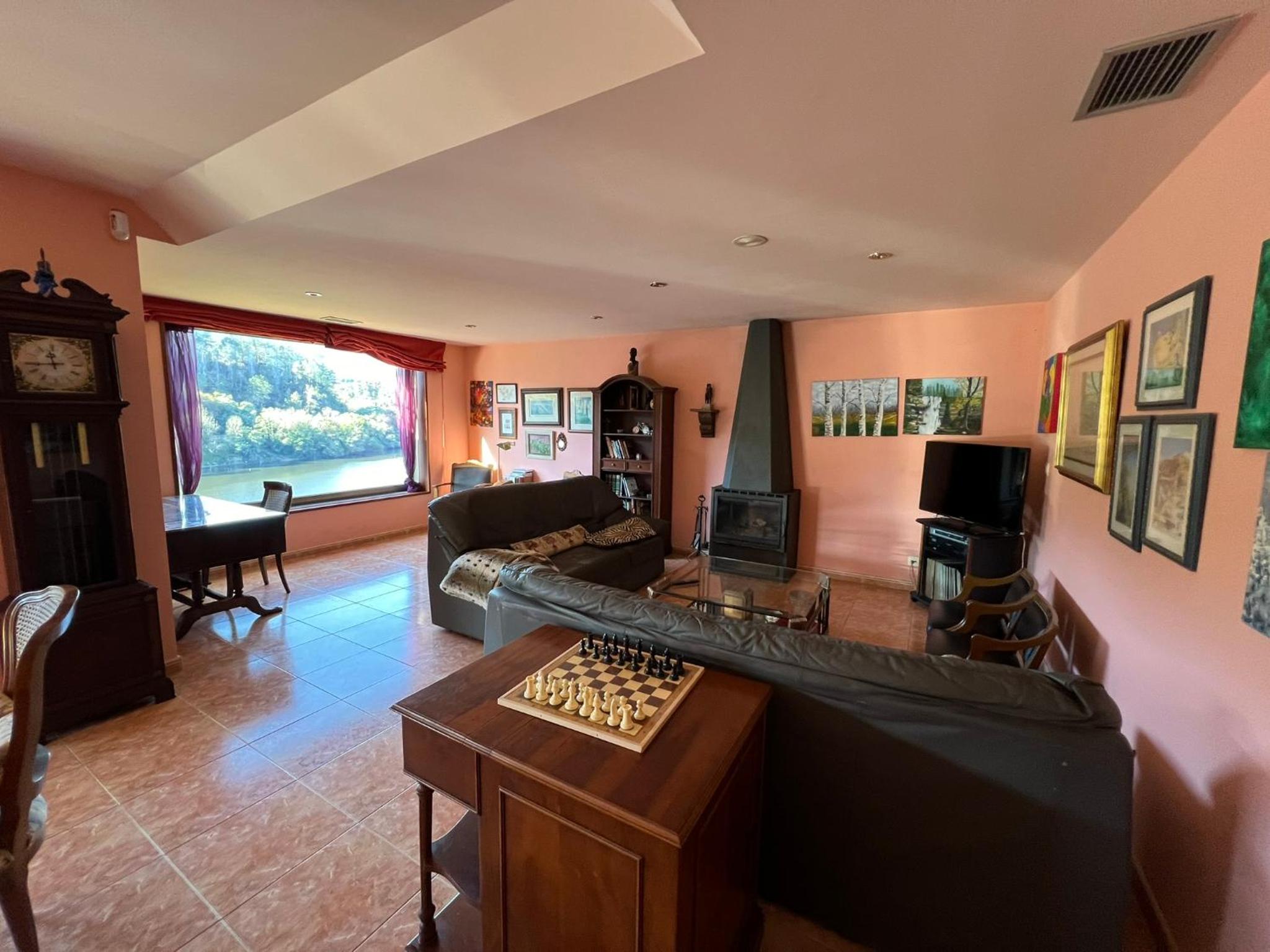 Four-Bedroom House photo 3