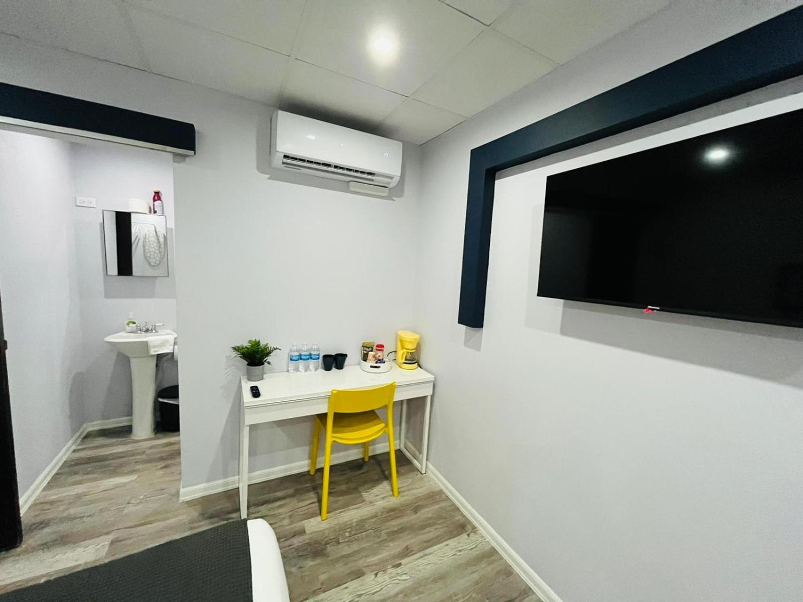Standard Family Room photo 2