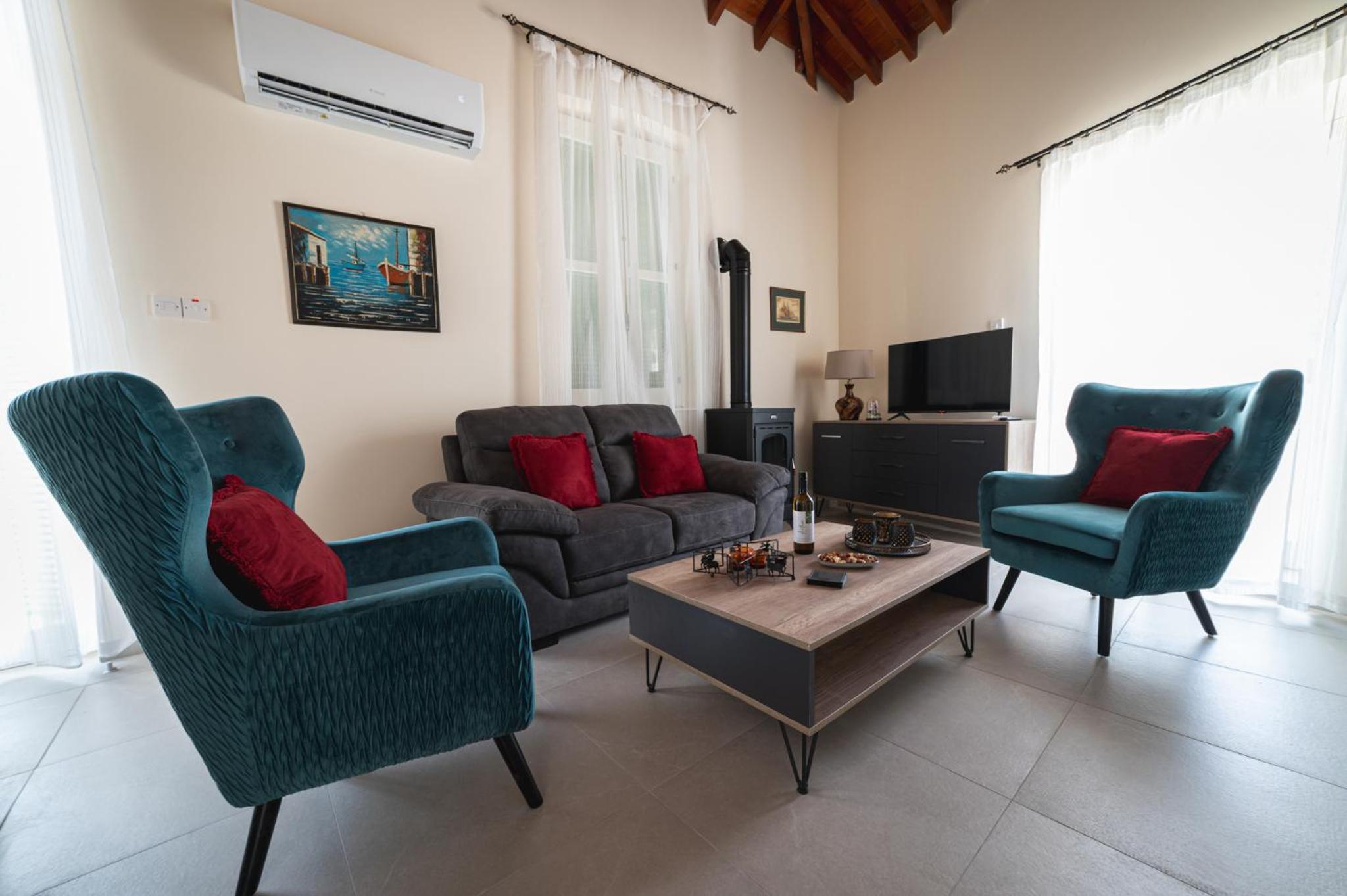 Superior Family Room photo 3