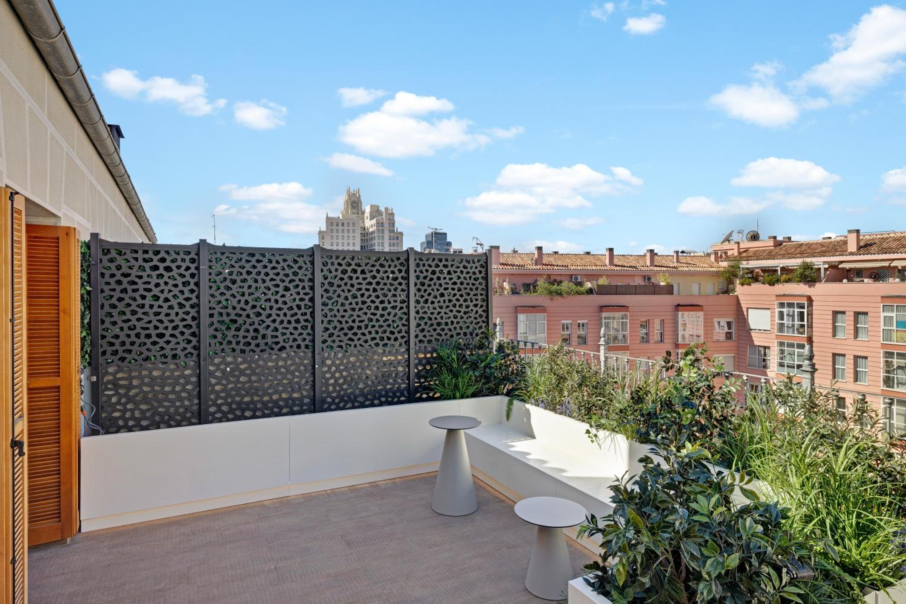 Penthouse Apartment with Terrace - Photo 12