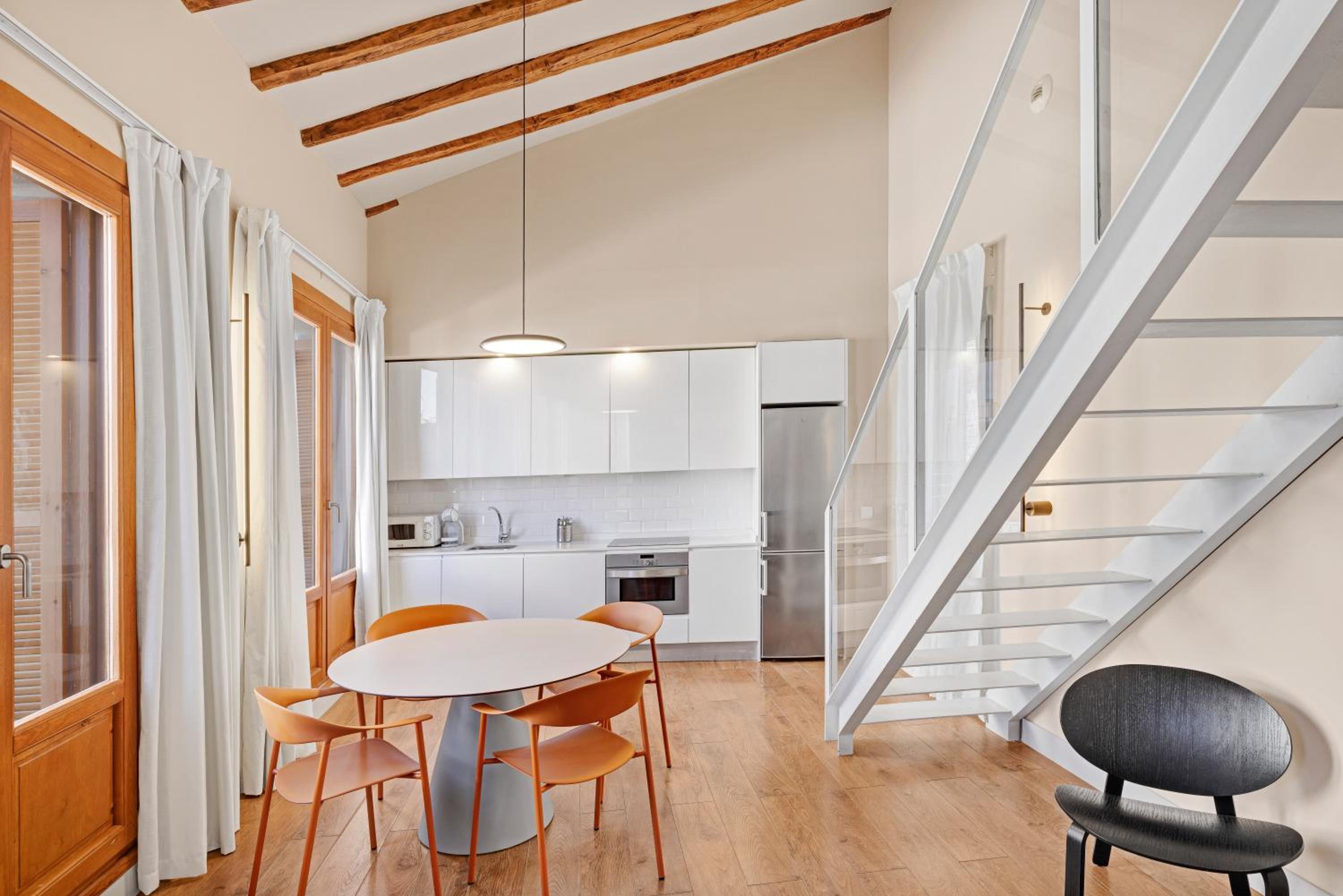 Penthouse Apartment with Terrace - Photo 6