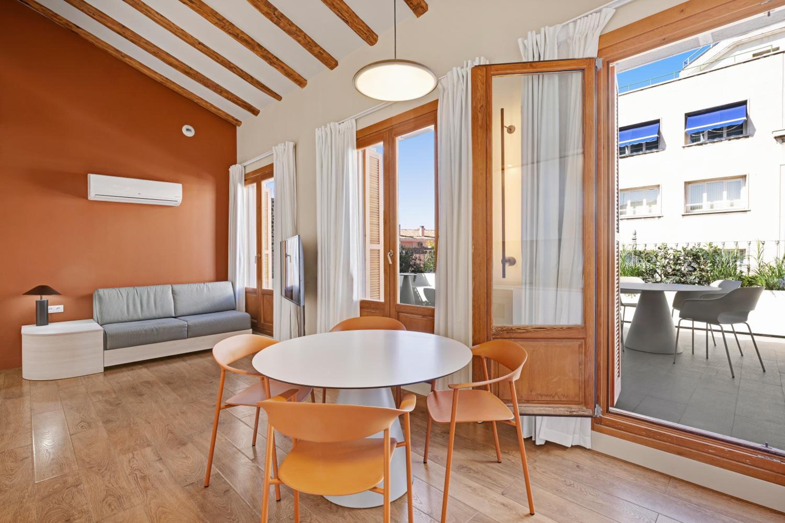 Penthouse Apartment with Terrace - Photo 1