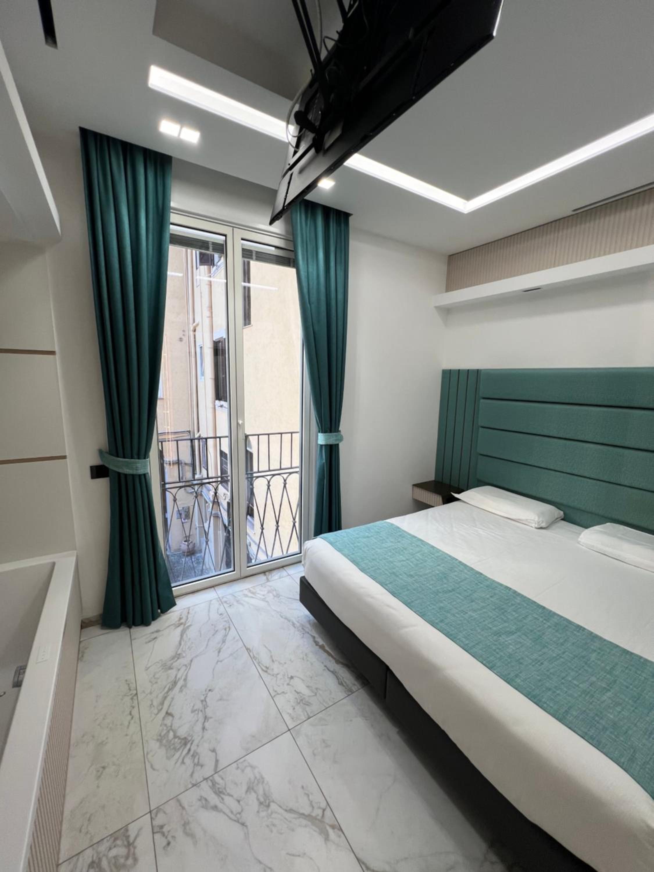 Deluxe Suite With Spa Bath photo 3