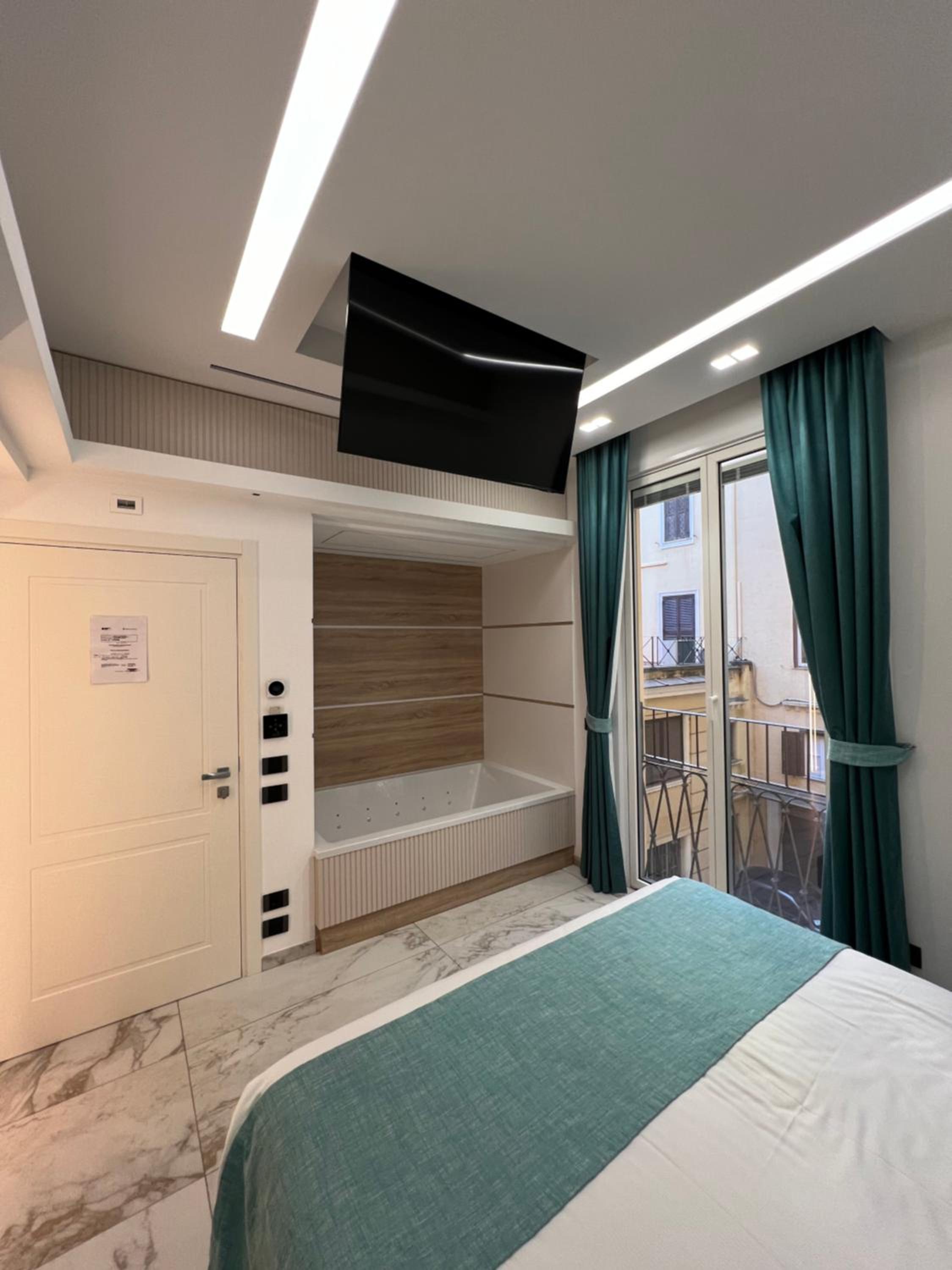 Deluxe Suite With Spa Bath photo 3