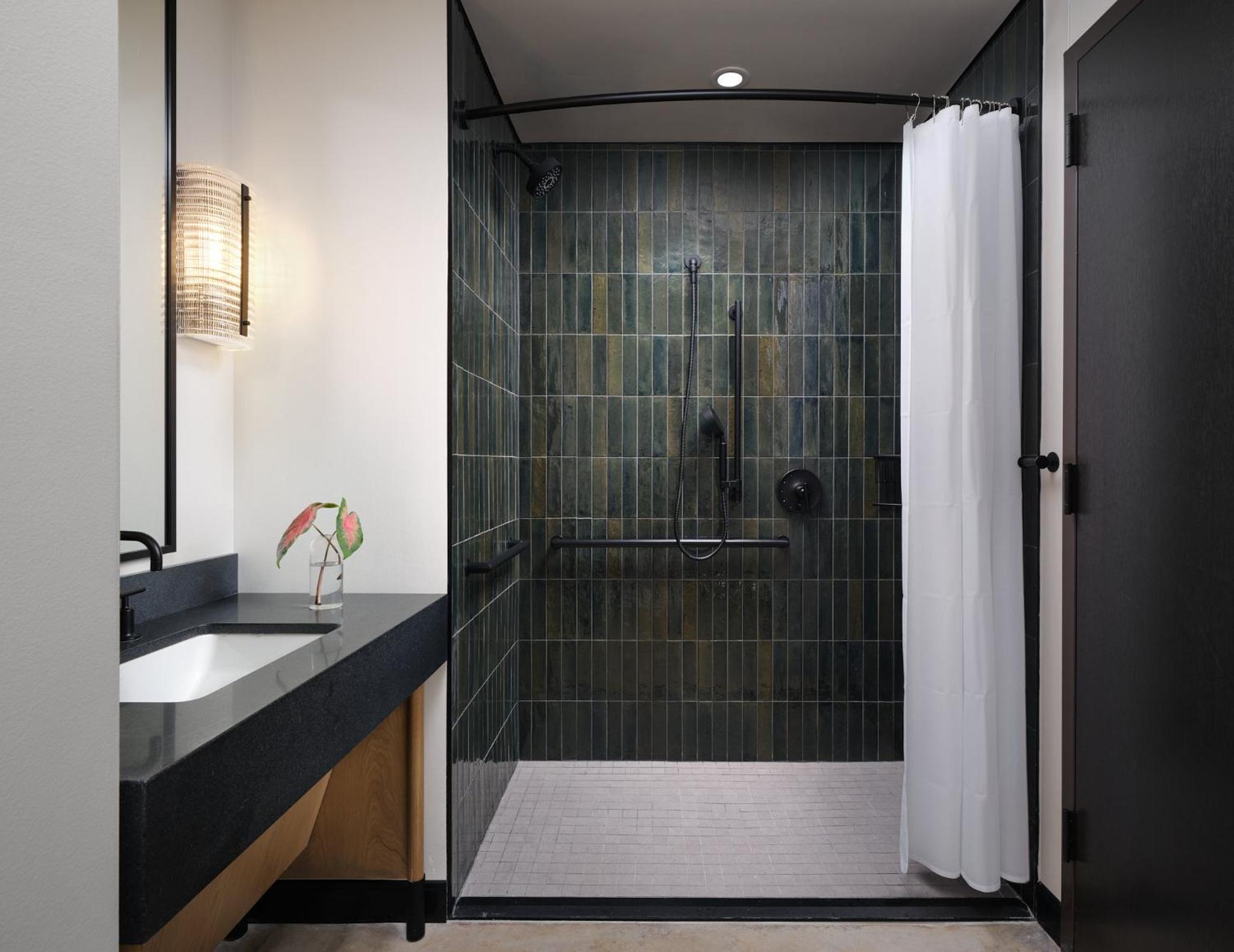 King Room With Mobility Accessible Roll-In Shower - Non-Smoking