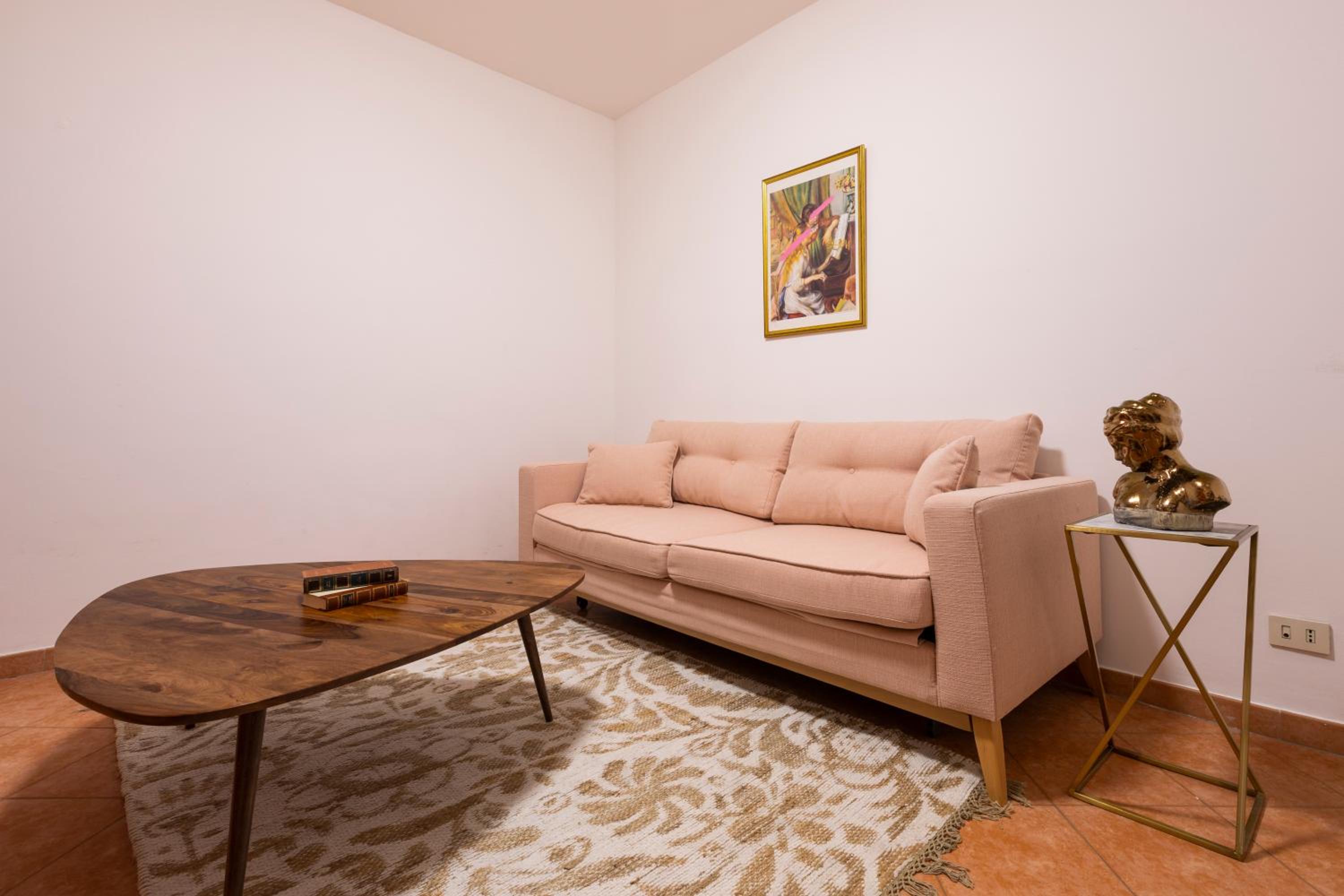 Studio Apartment photo 1