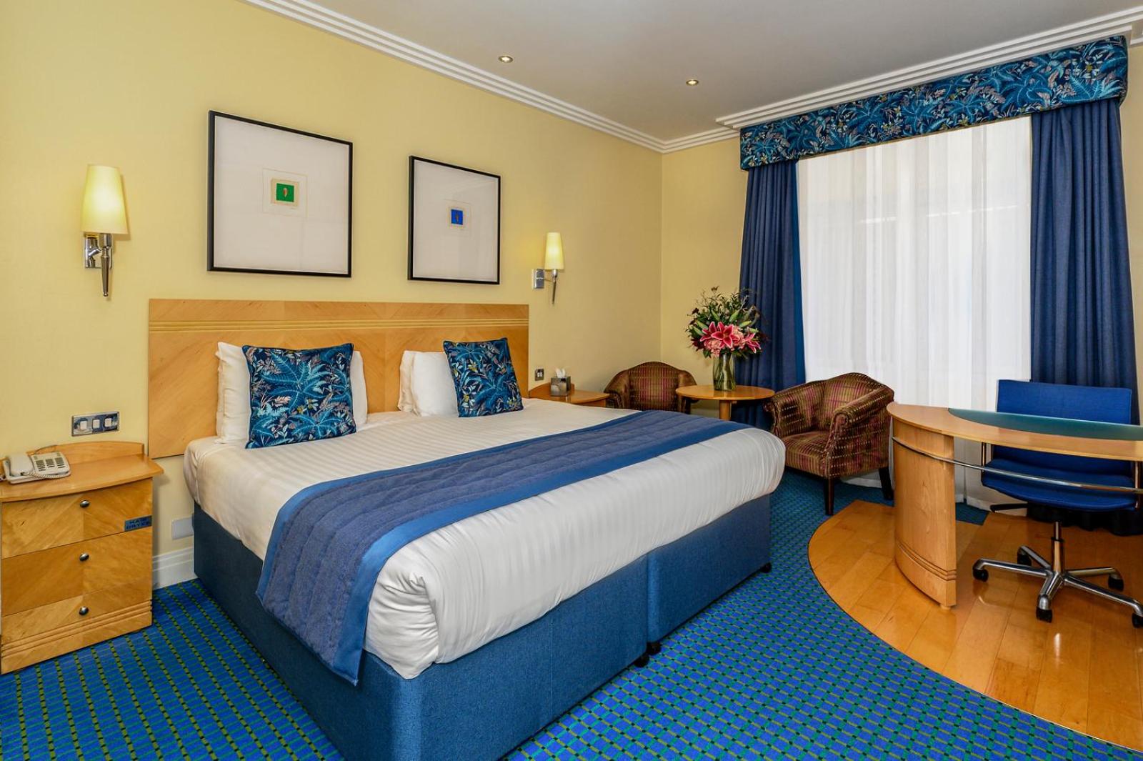 Executive King Room - Non-Smoking - Photo 4