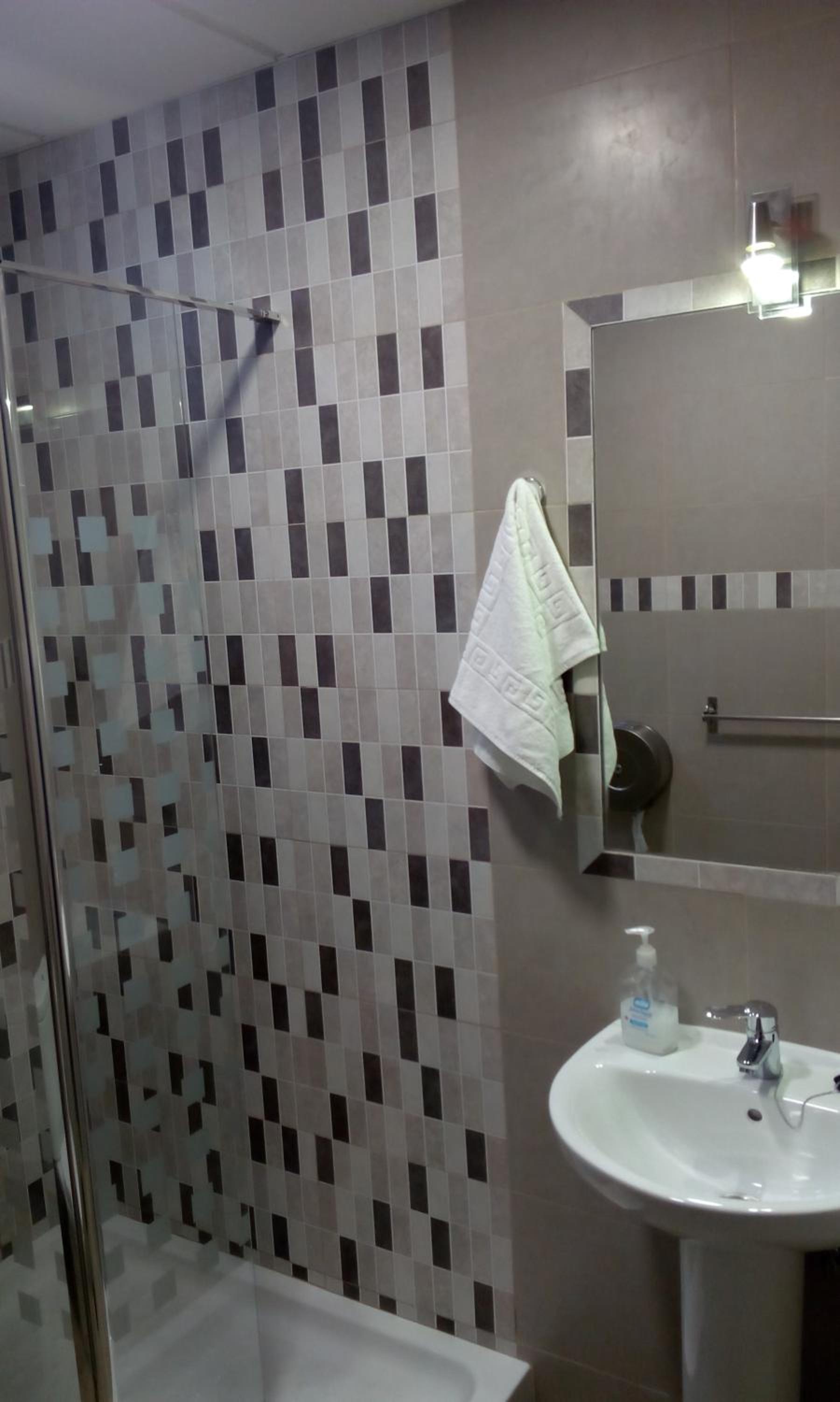 Family Room with Private Bathroom - Photo 5