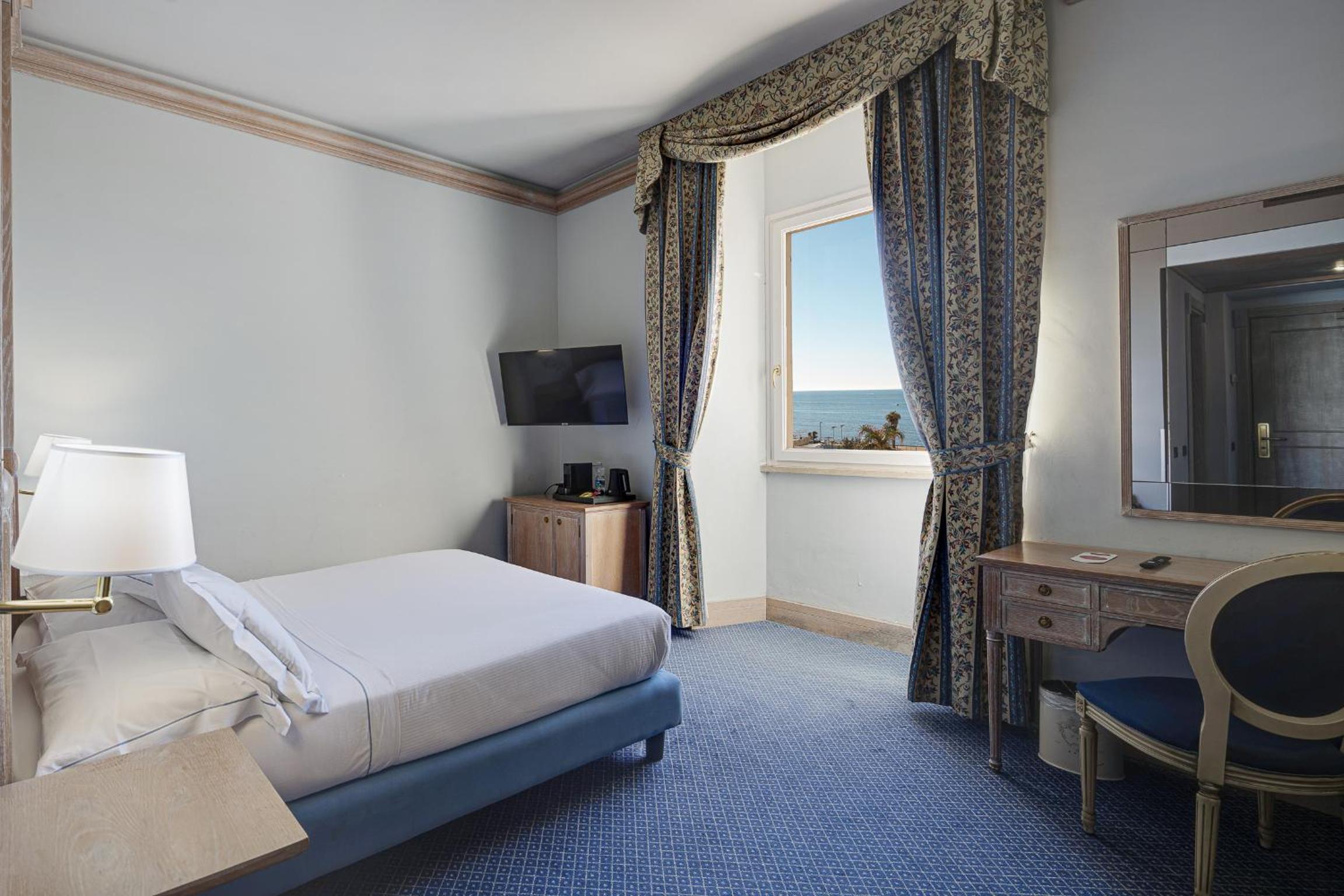 Double Room with Sea View photo 3