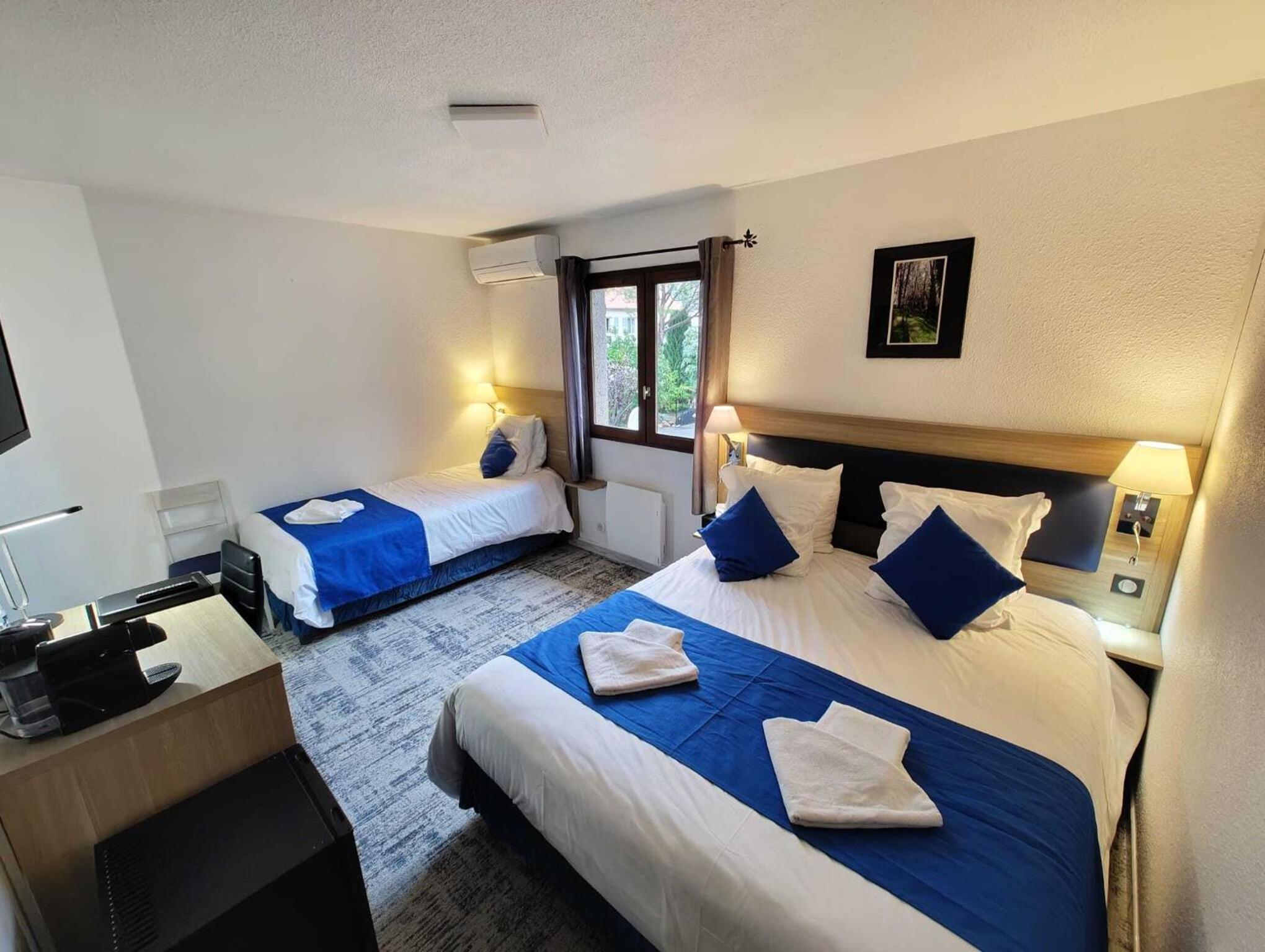 Triple Room with Private Bathroom photo 3