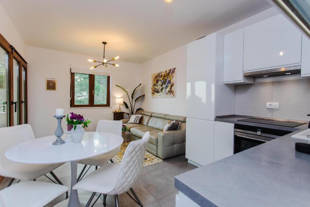 Two-Bedroom Apartment With Terrace And Sea View