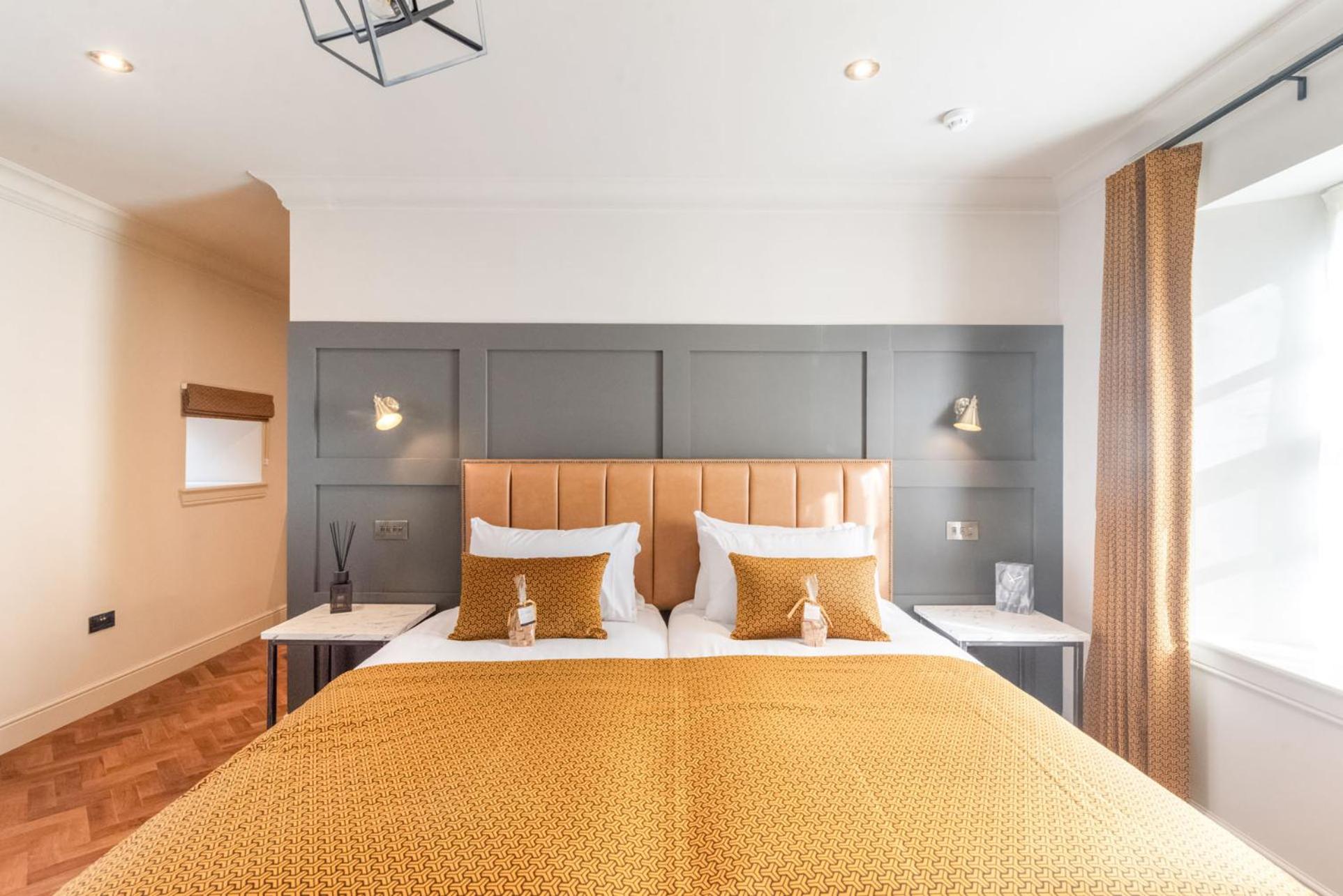 King or Twin Suite (with Bath)