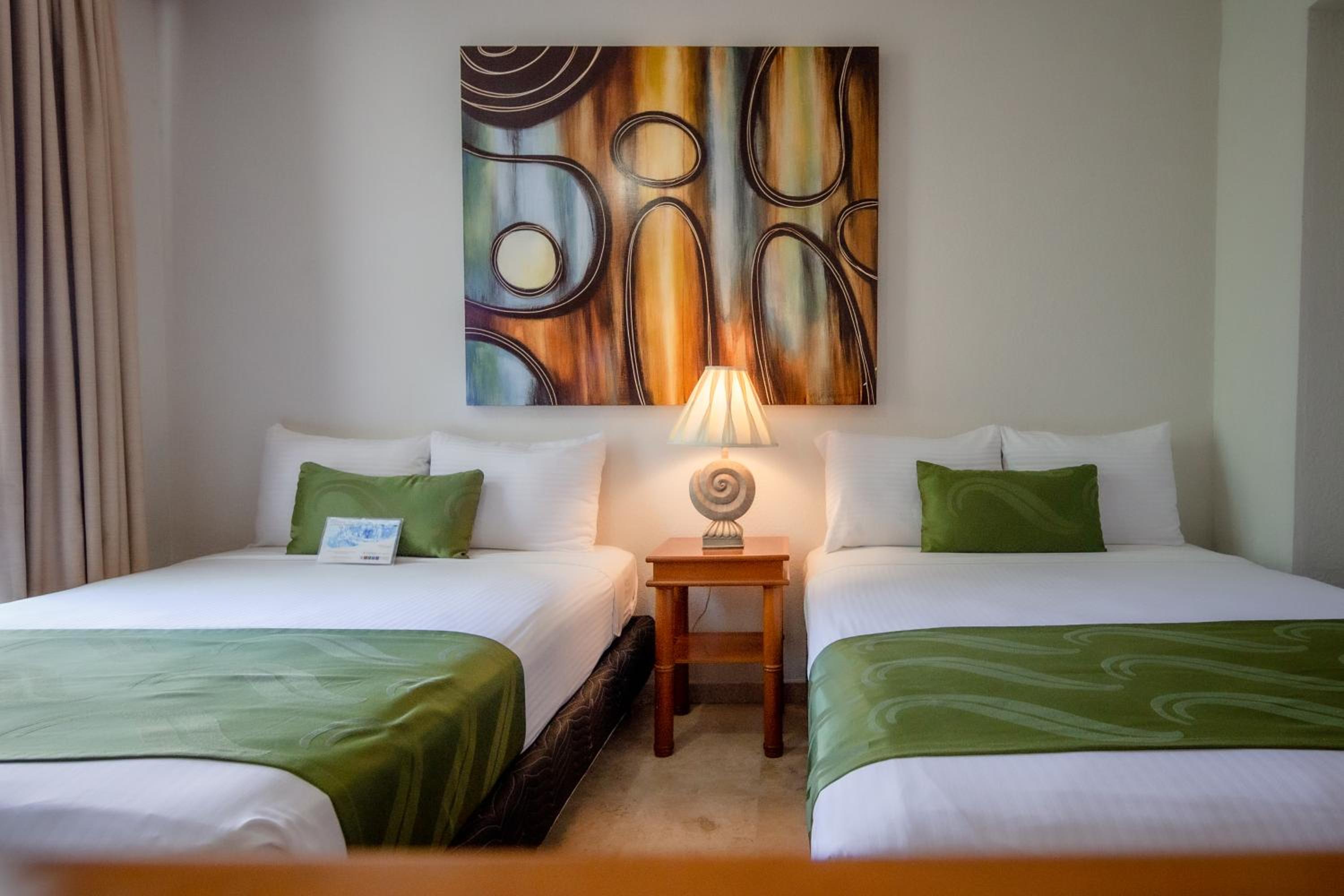 Two Double Beds - No Balcony - Photo 1