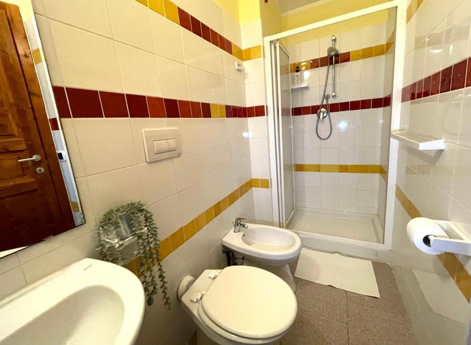 Double or Twin Room with Private Bathroom photo 3
