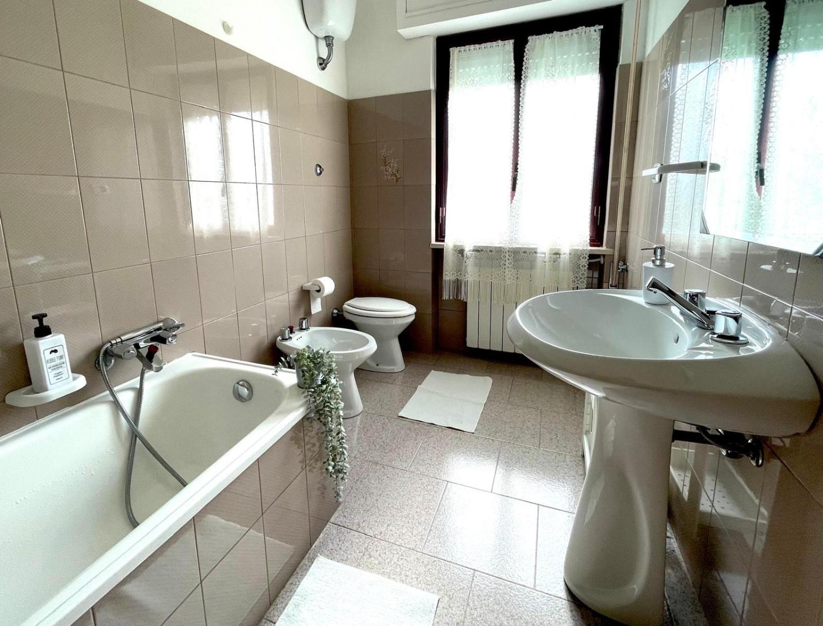 Double Room with Private External Bathroom photo 2