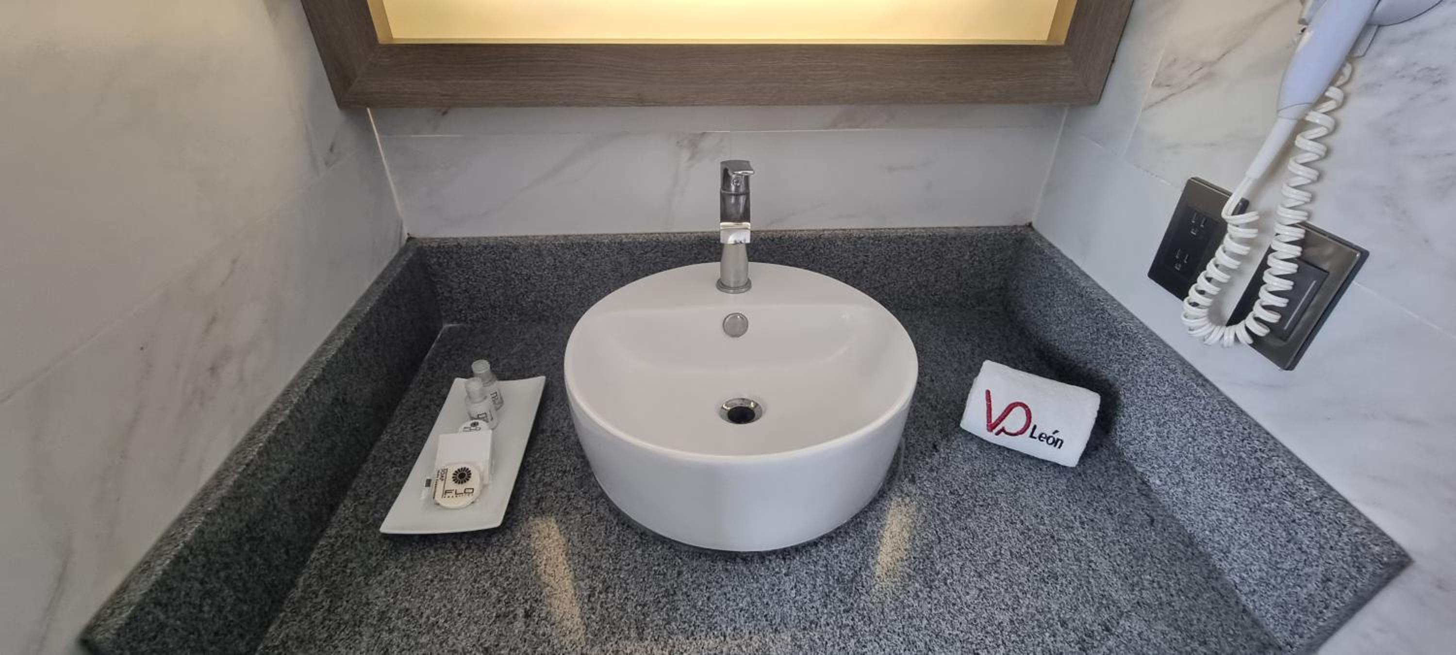 Deluxe Suite With Spa Bath photo 2