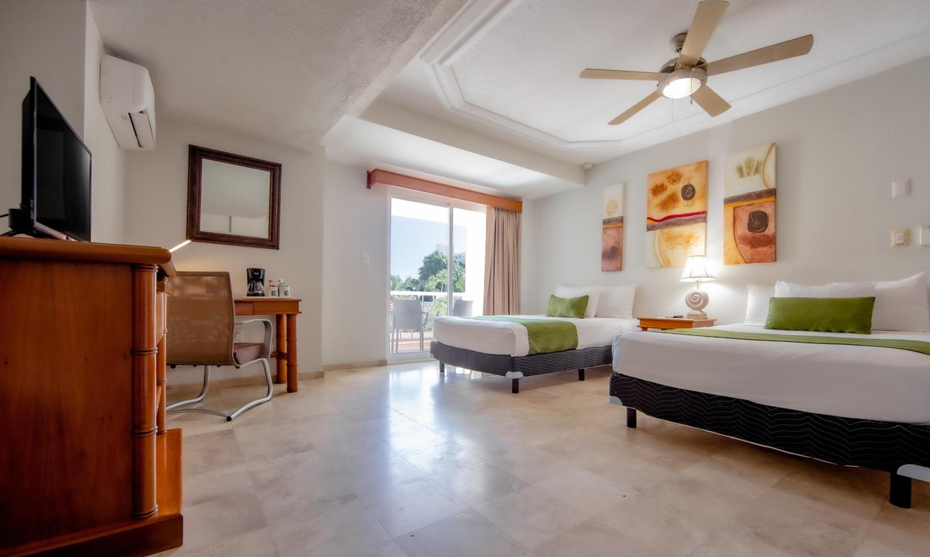 Two Double Beds - No Balcony - Photo 4