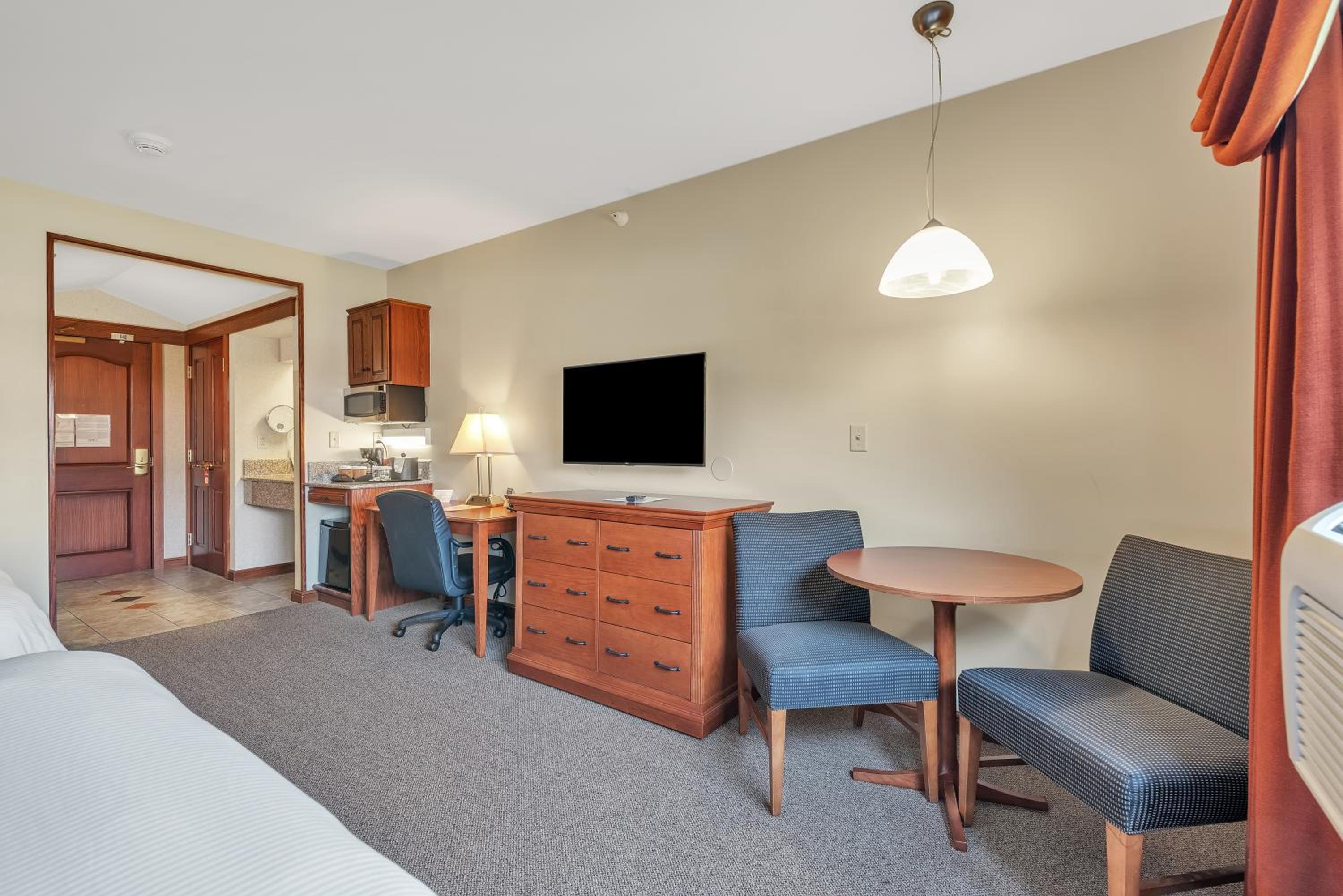 Standard Queen Room