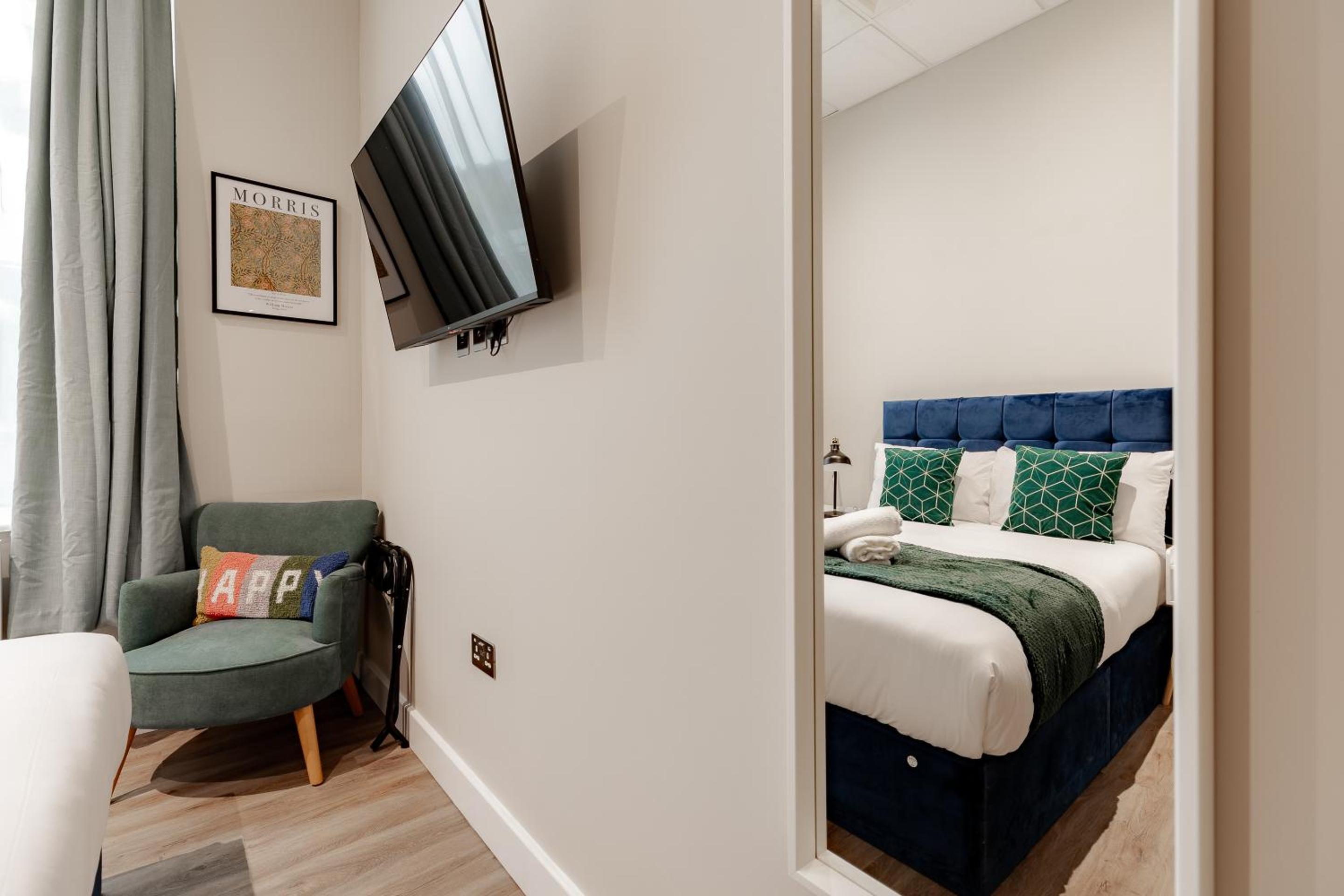 Deluxe Double Room with Shower photo 3