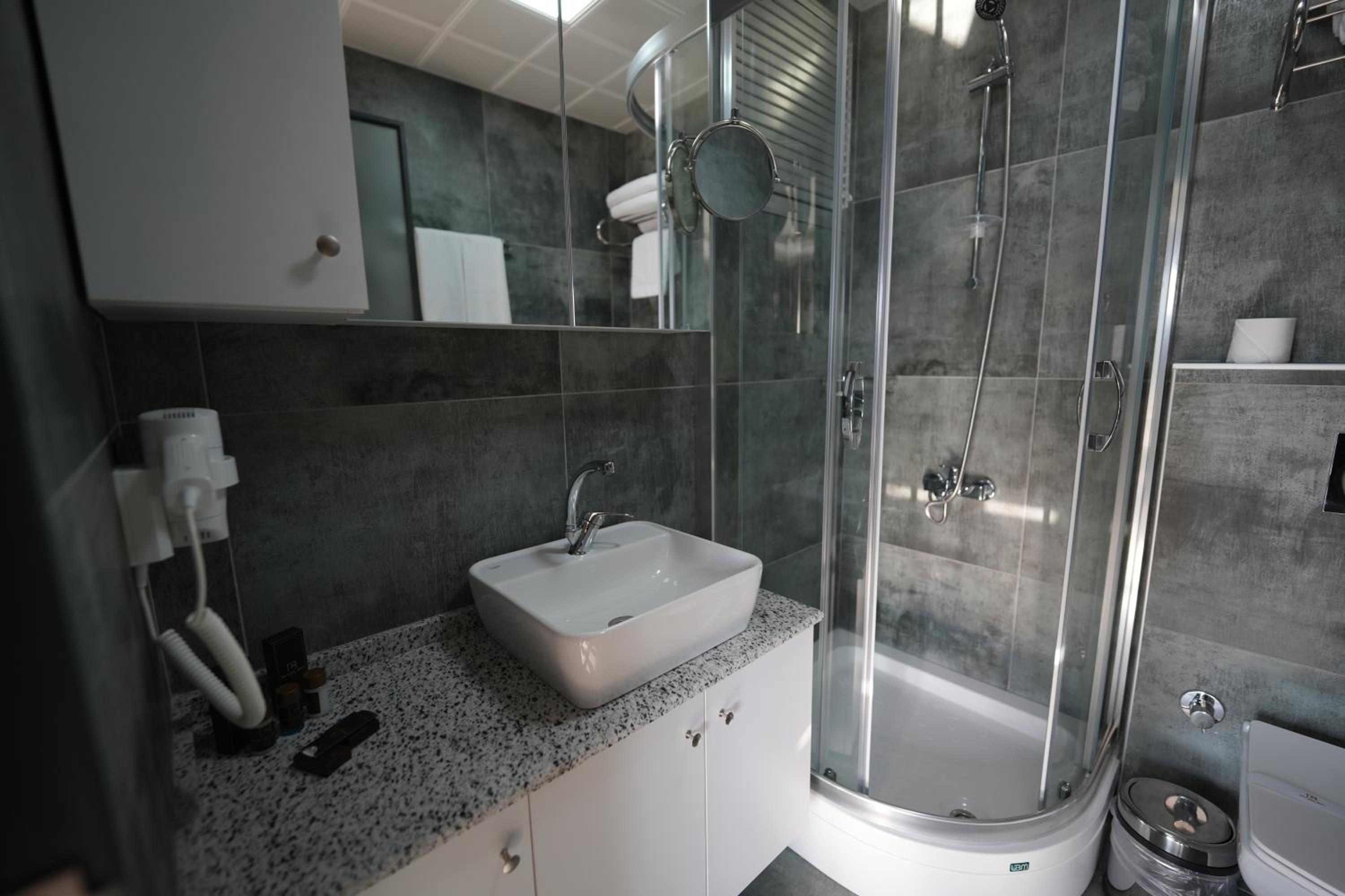 Standard Double Room with Two Double Beds - Photo 5