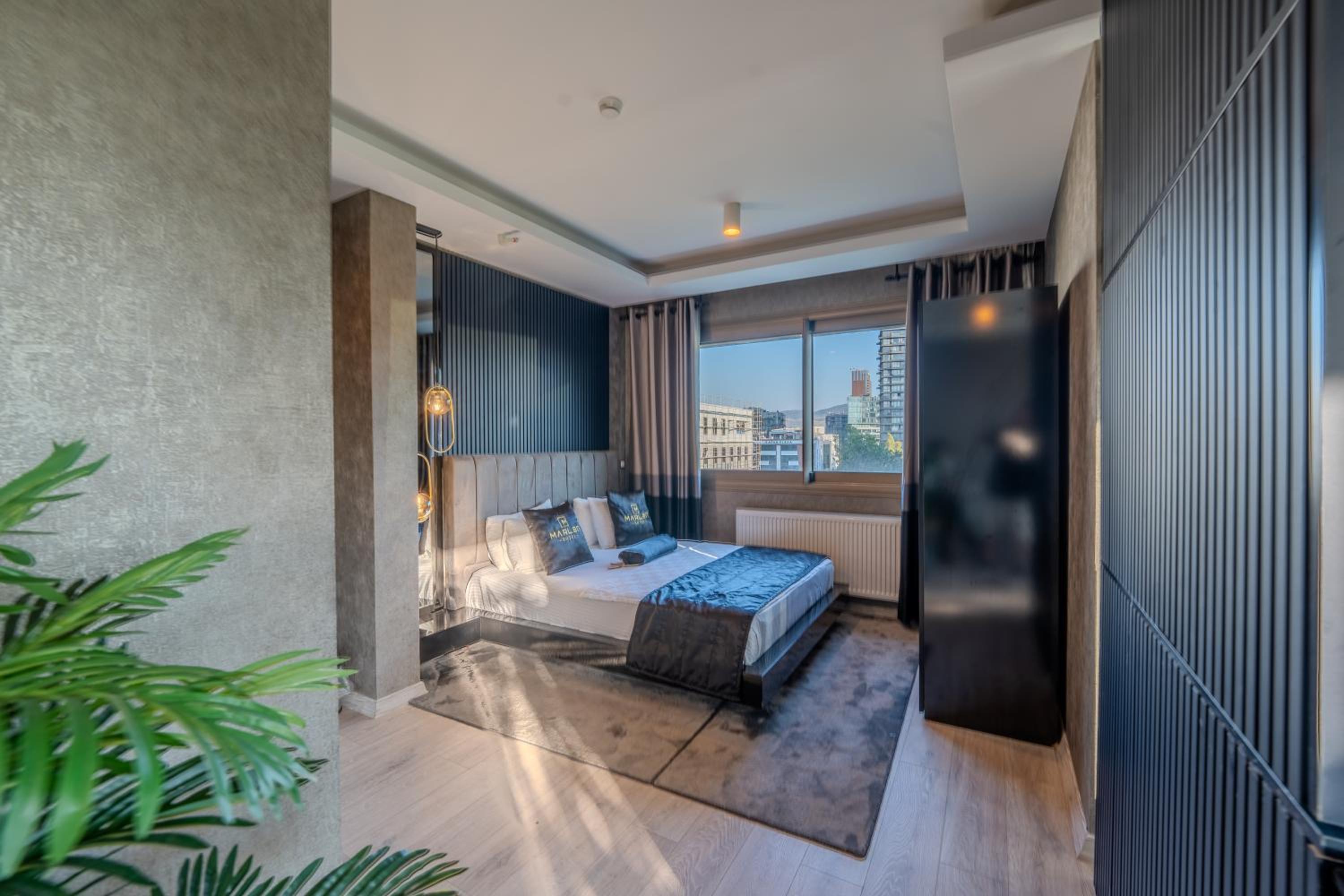 Deluxe Suite - Photo 3