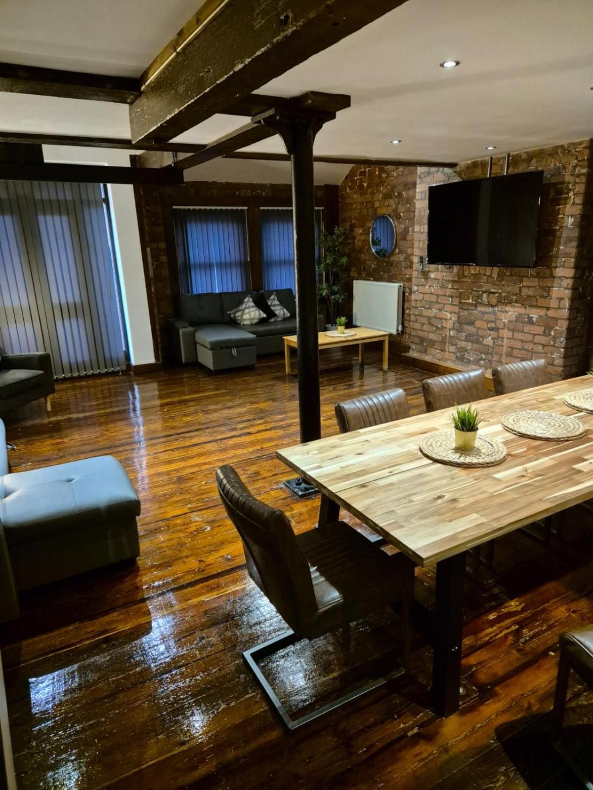 Apartment with Balcony photo 1