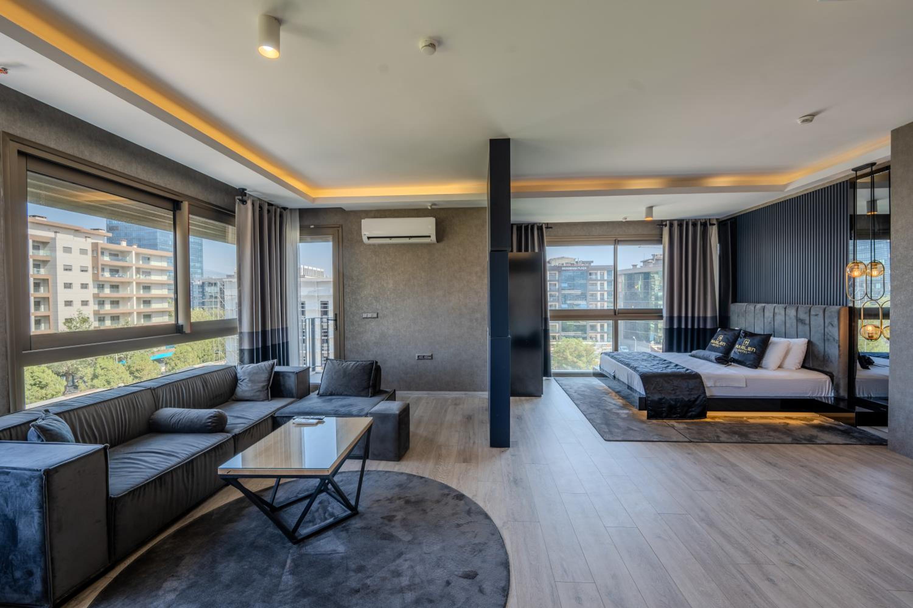 Suite - Photo 1