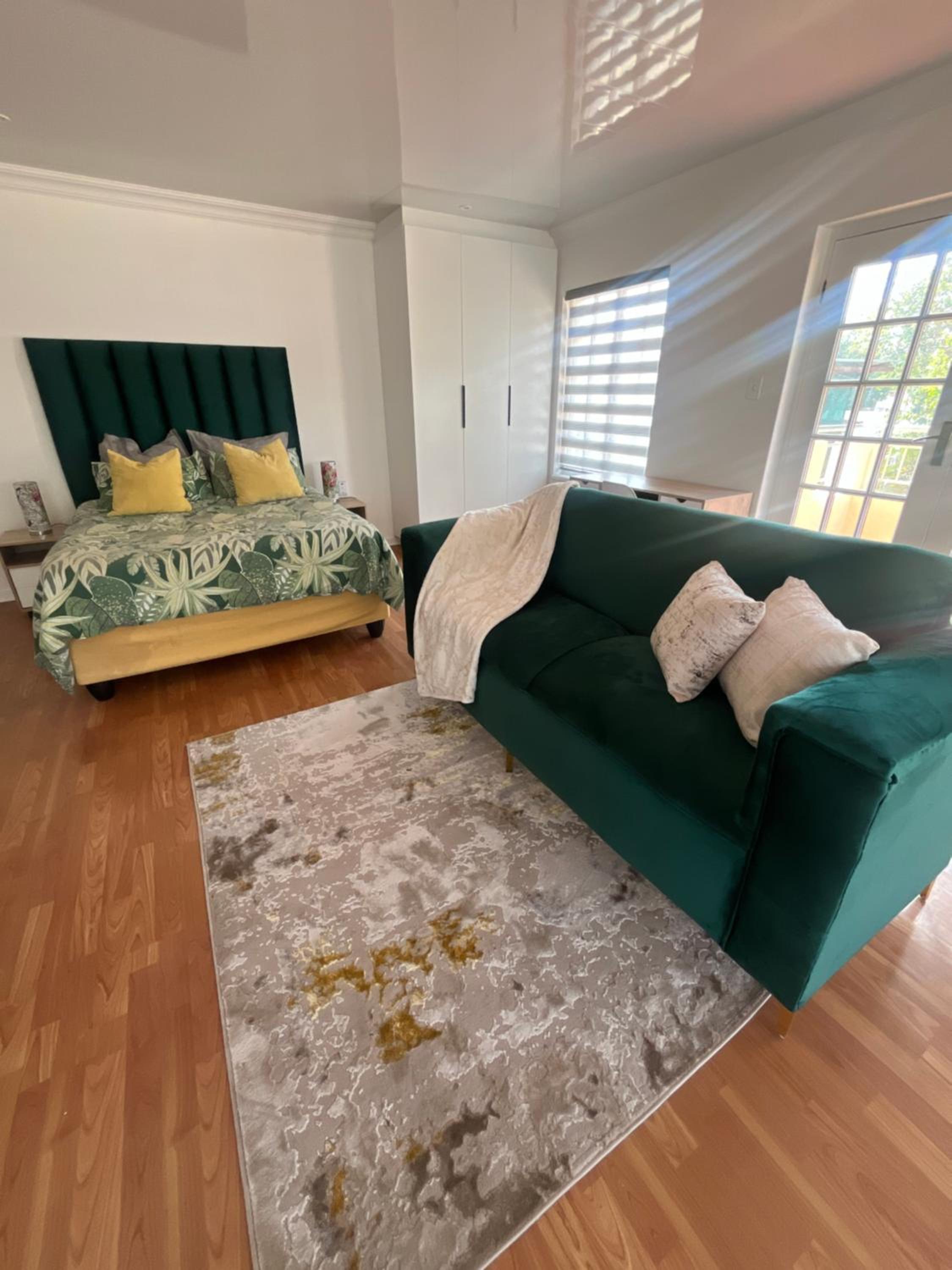One-Bedroom Apartment photo 1