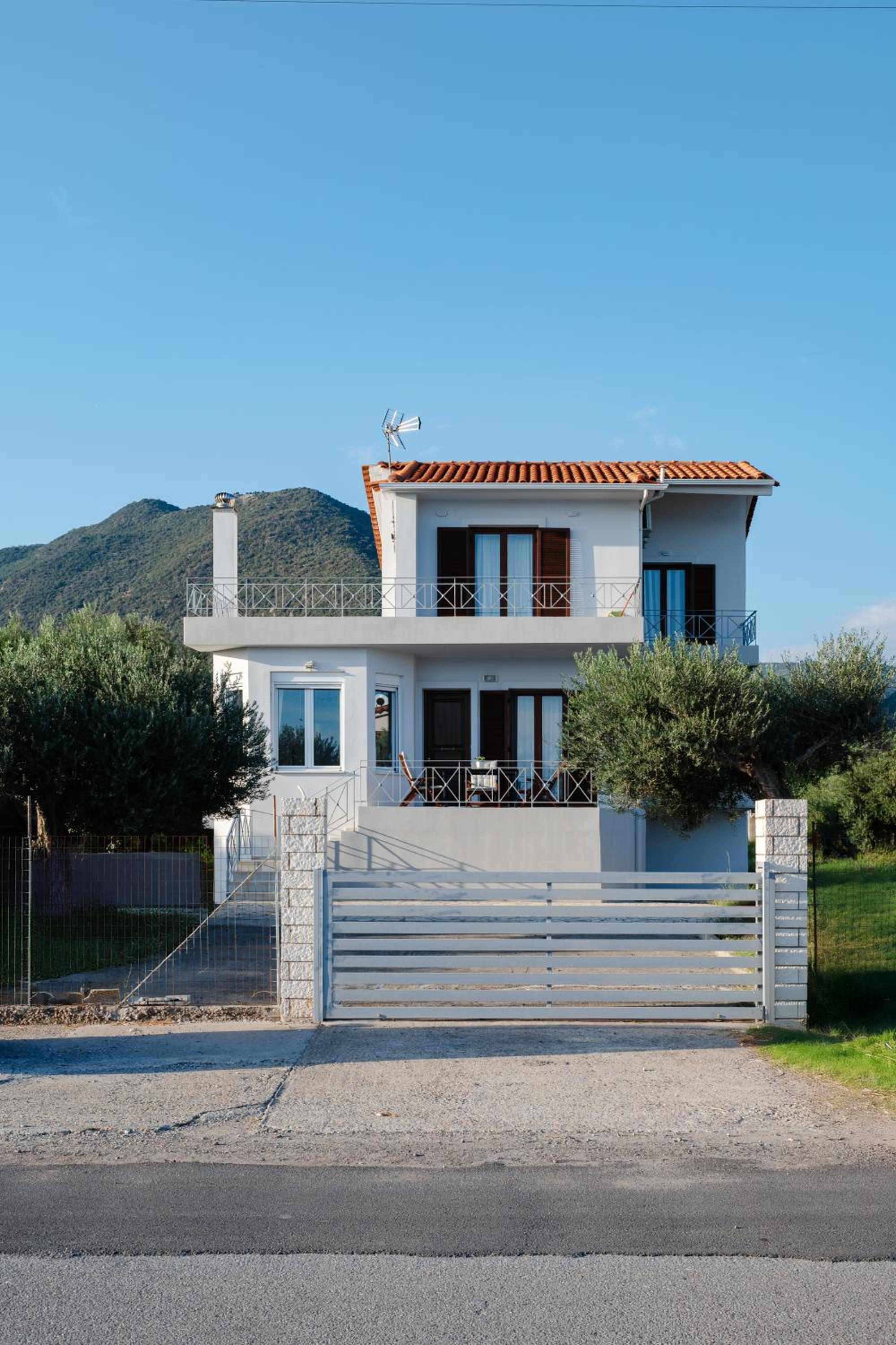 Three-Bedroom Villa photo 2