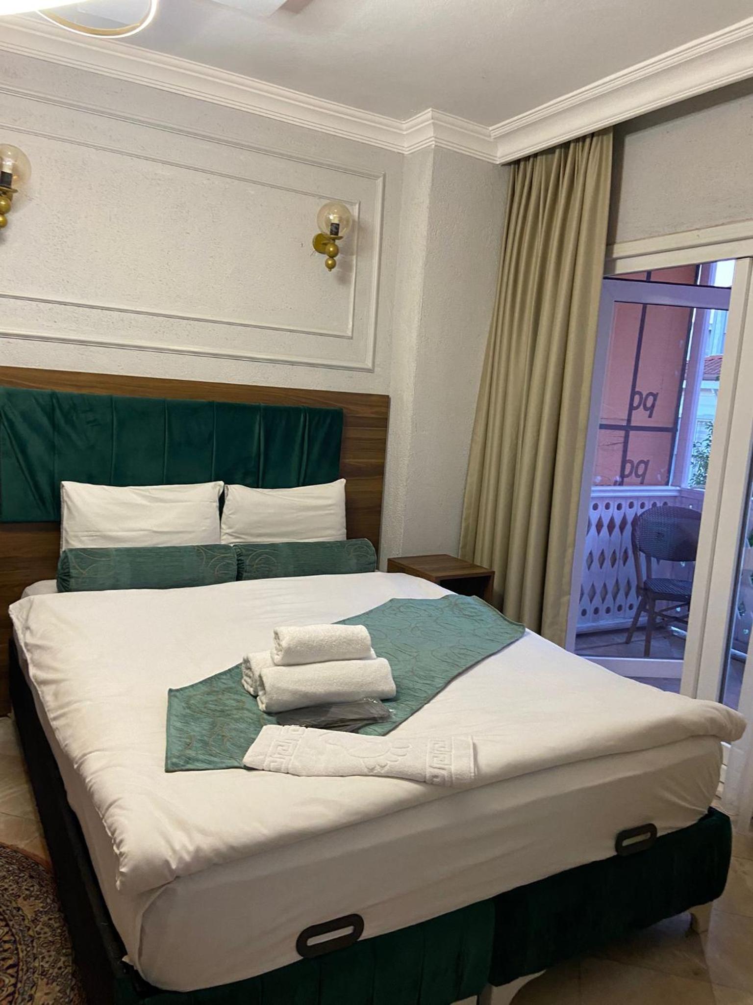 Double or Twin Room photo 3