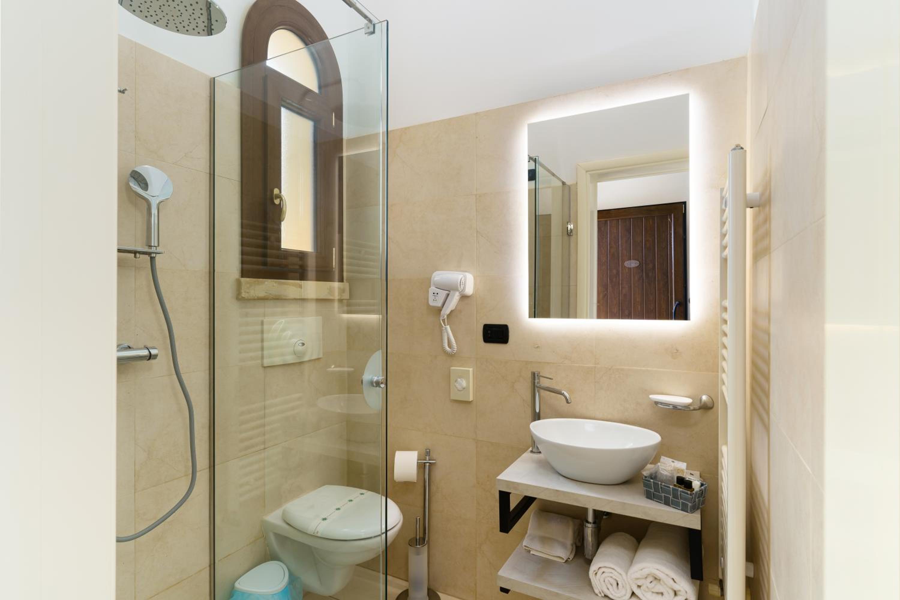 Double or Twin Room photo 2
