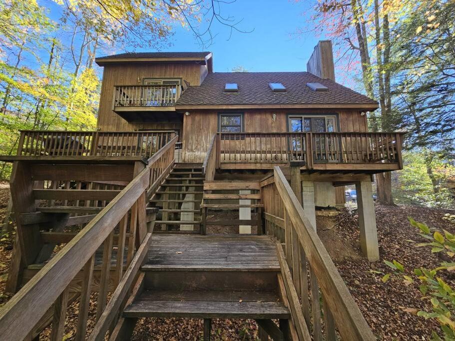 Three-Bedroom House photo 2