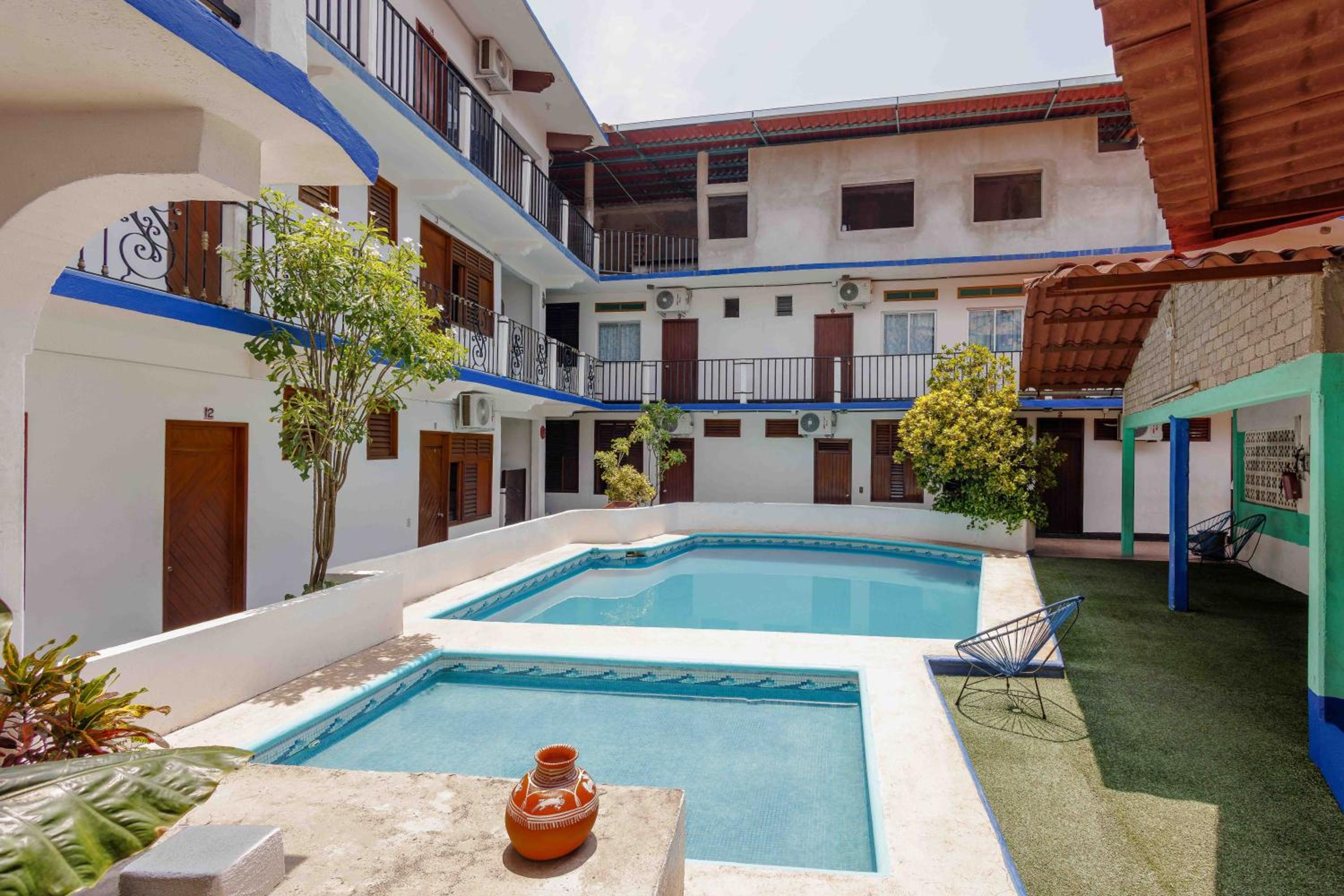 Twin Room with Pool View - Photo 43