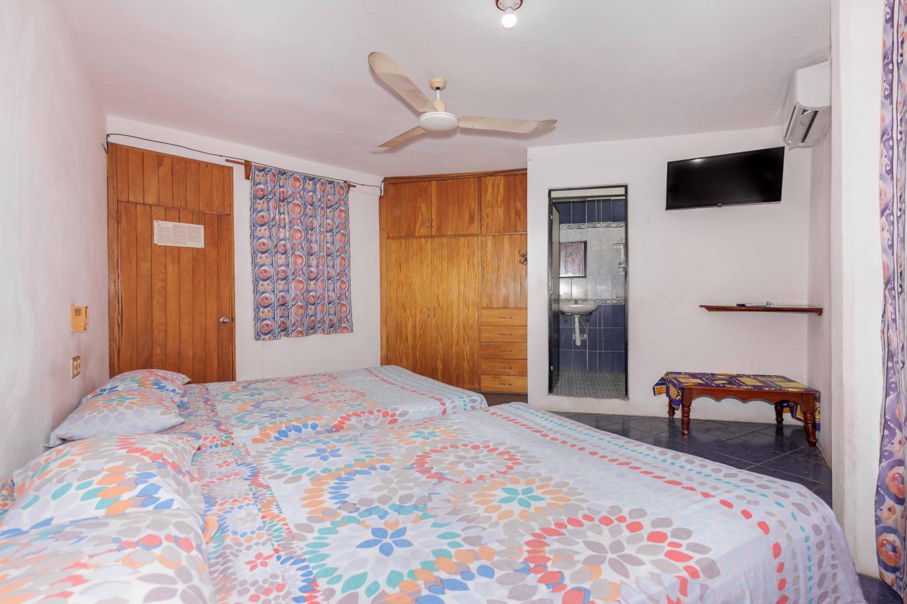 Twin Room with Pool View - Photo 22