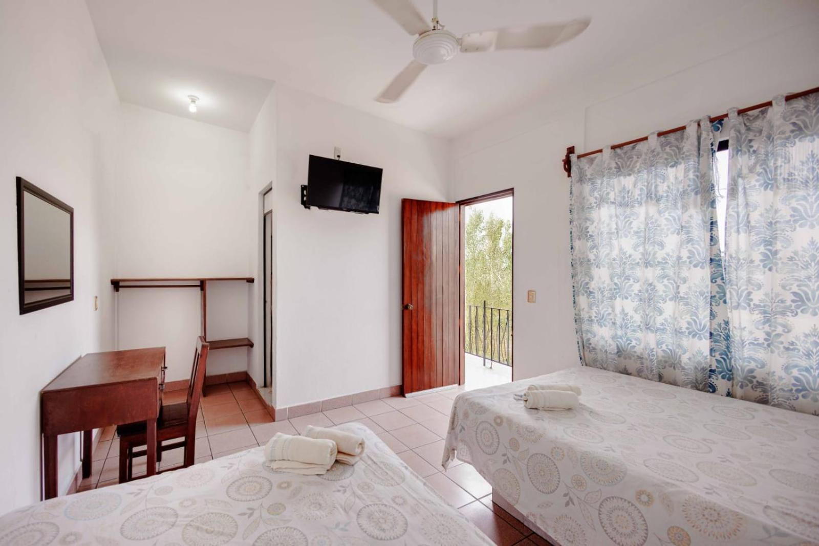 Twin Room with Pool View - Photo 15