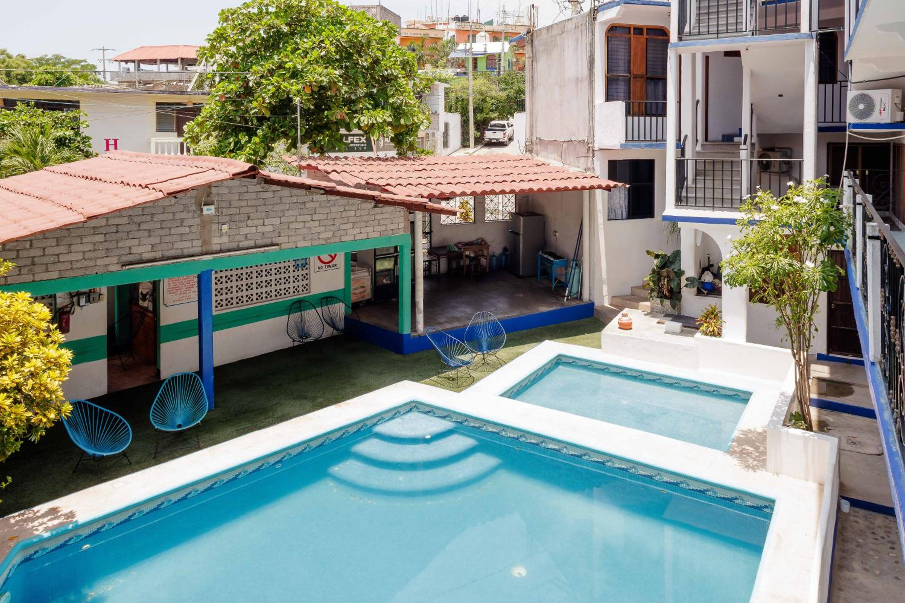 Twin Room with Pool View - Photo 13