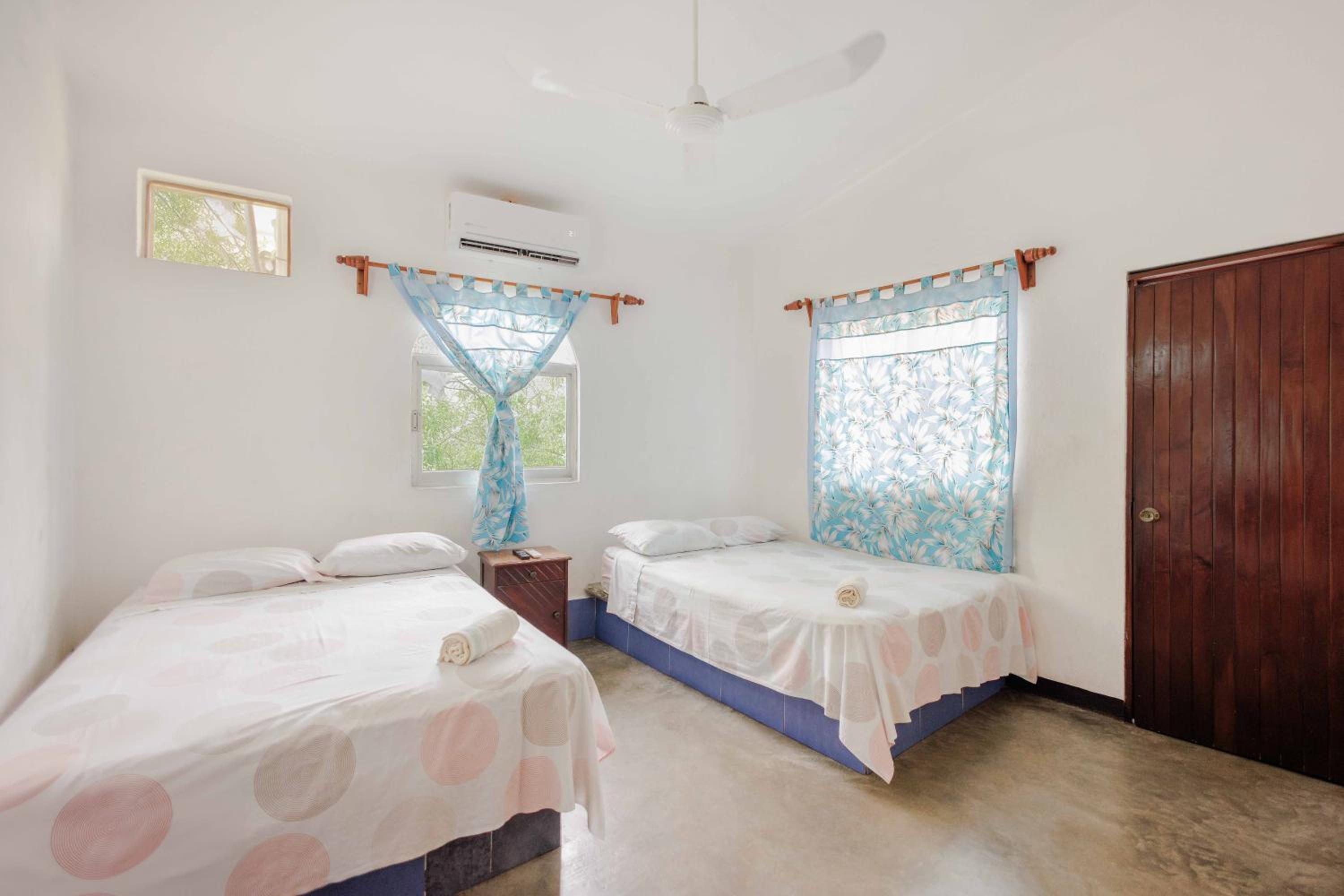 Twin Room with Pool View - Photo 2