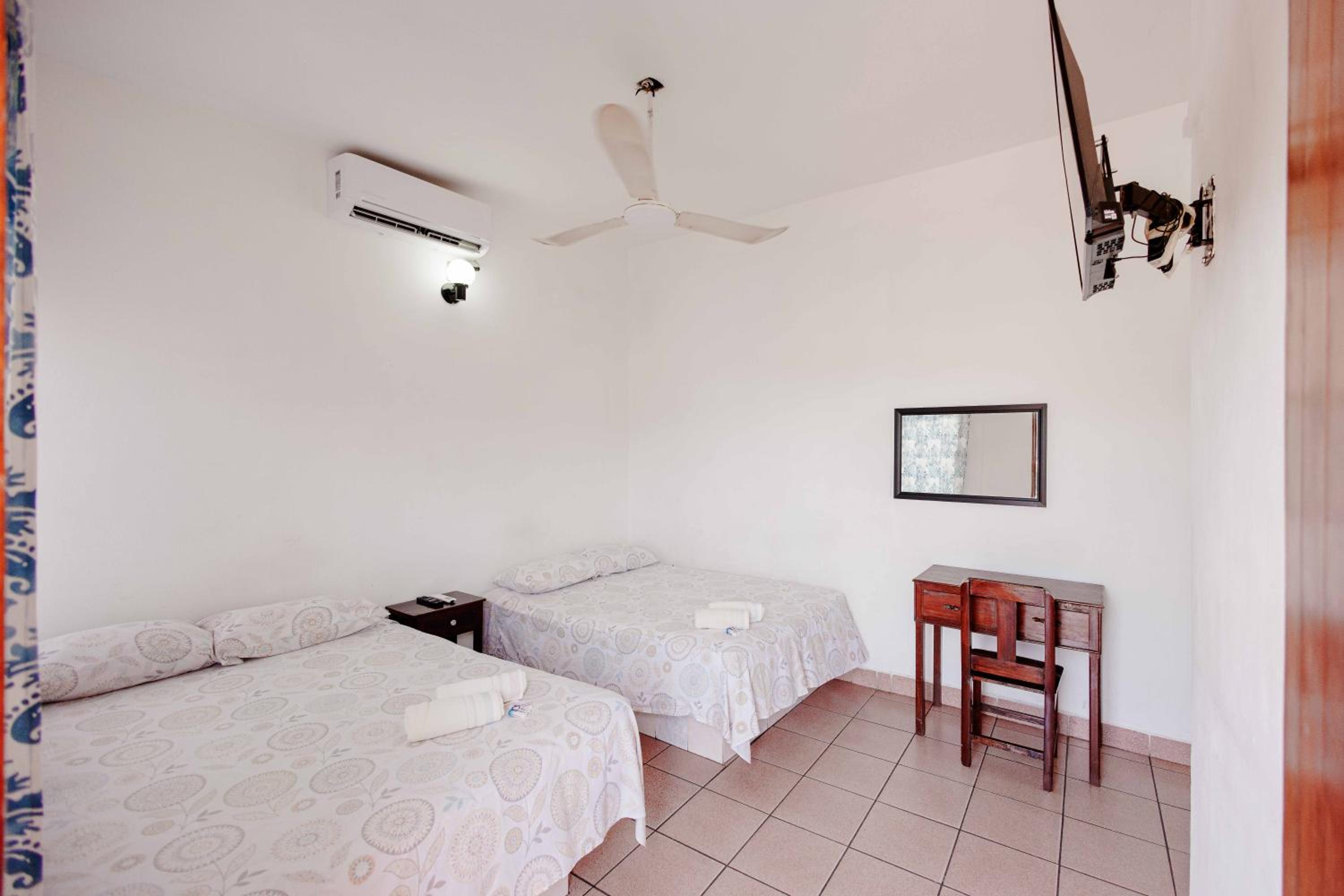 Twin Room with Pool View - Photo 78