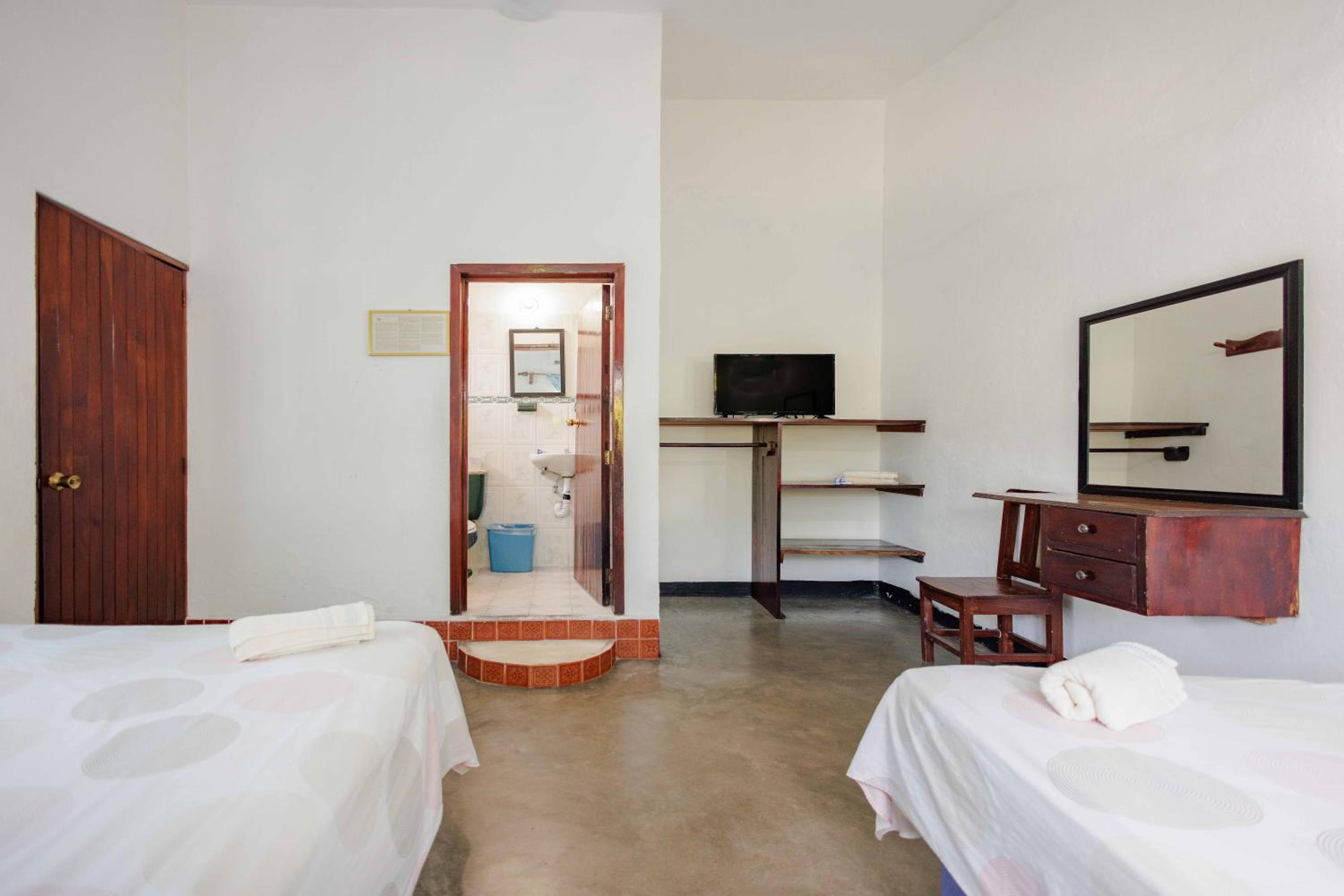 Twin Room with Pool View - Photo 67