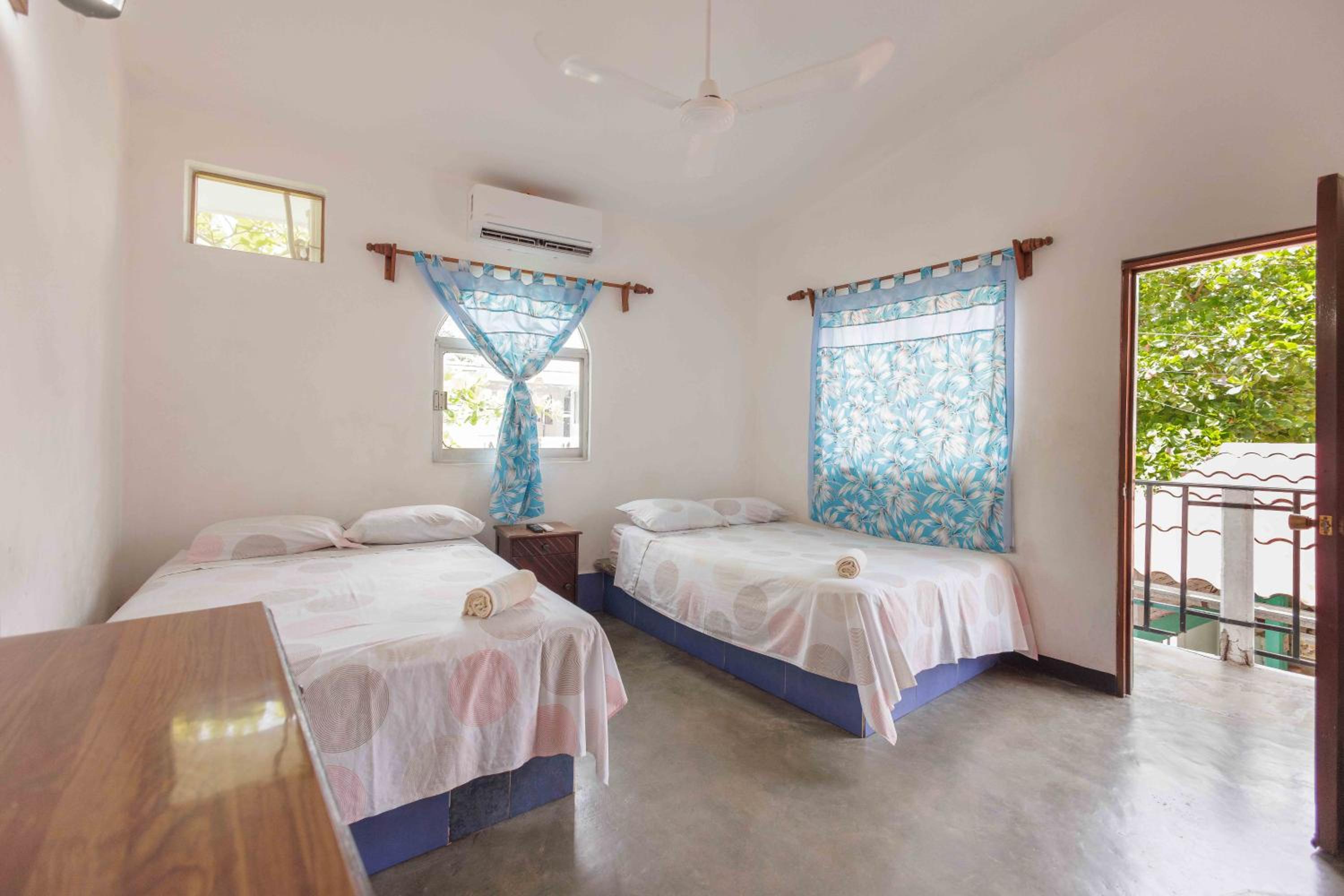 Twin Room with Pool View - Photo 58