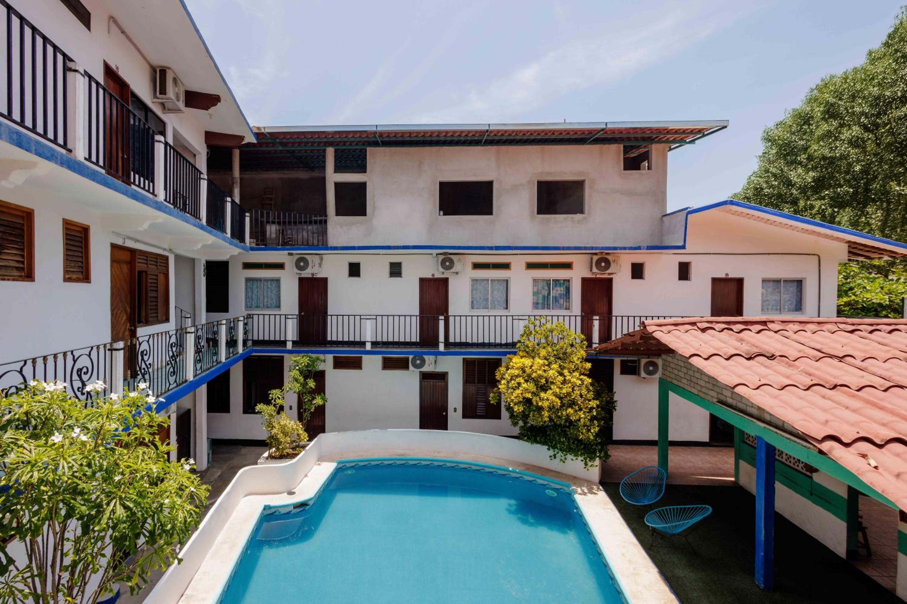 Twin Room with Pool View - Photo 57