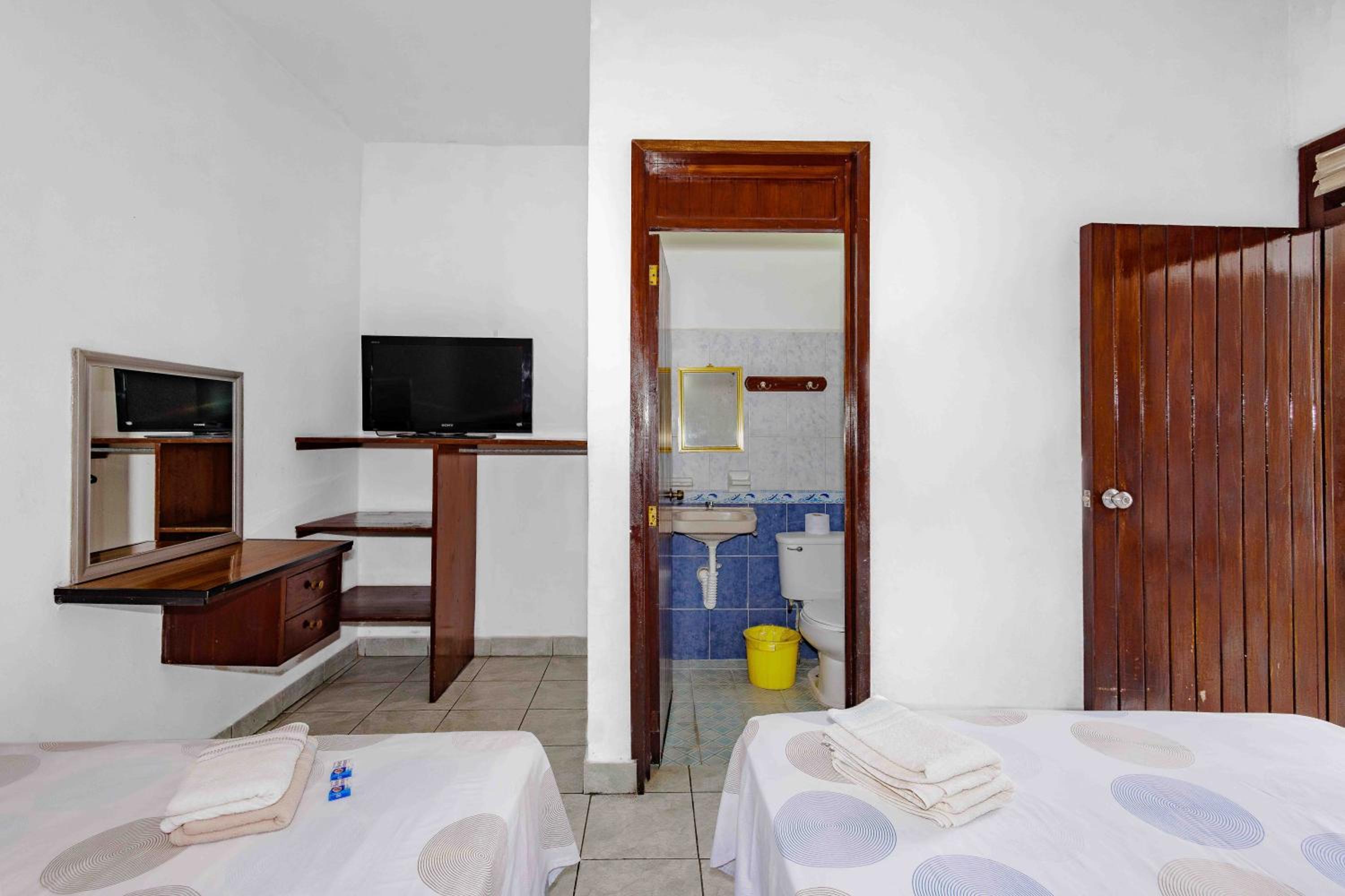 Twin Room with Pool View - Photo 53