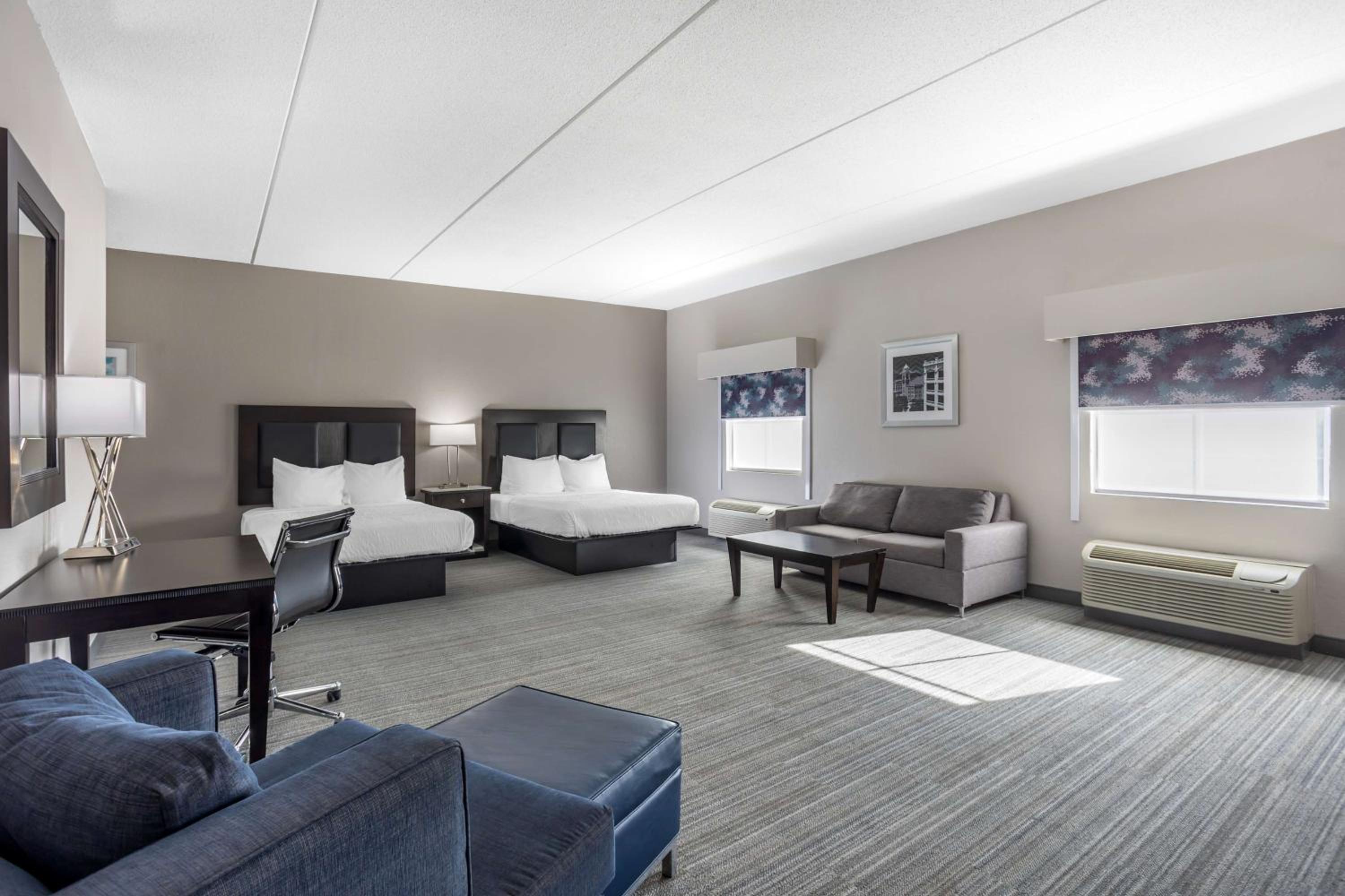 Queen Suite with Two Queen Beds and Bath Tub - Disability Access - Photo 5