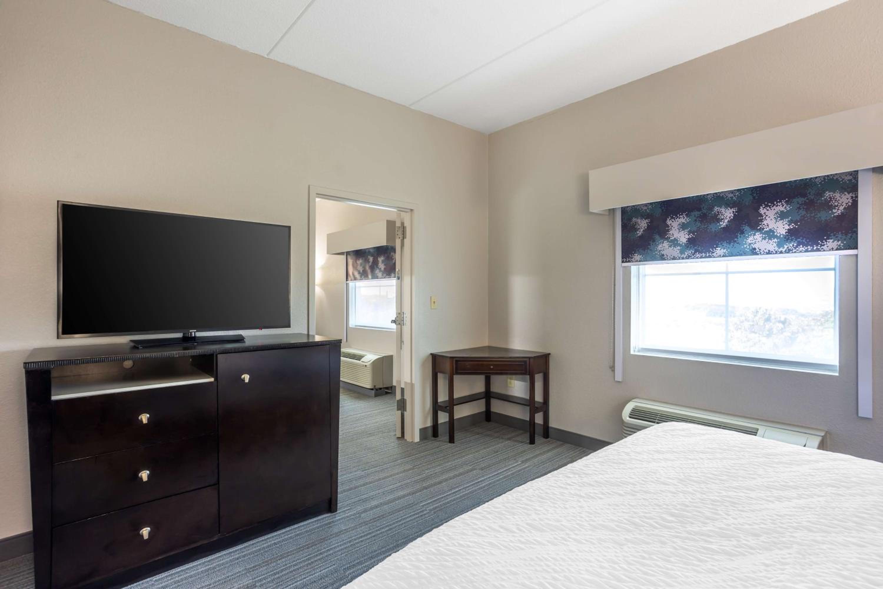 King Suite with Kitchenette - Photo 7