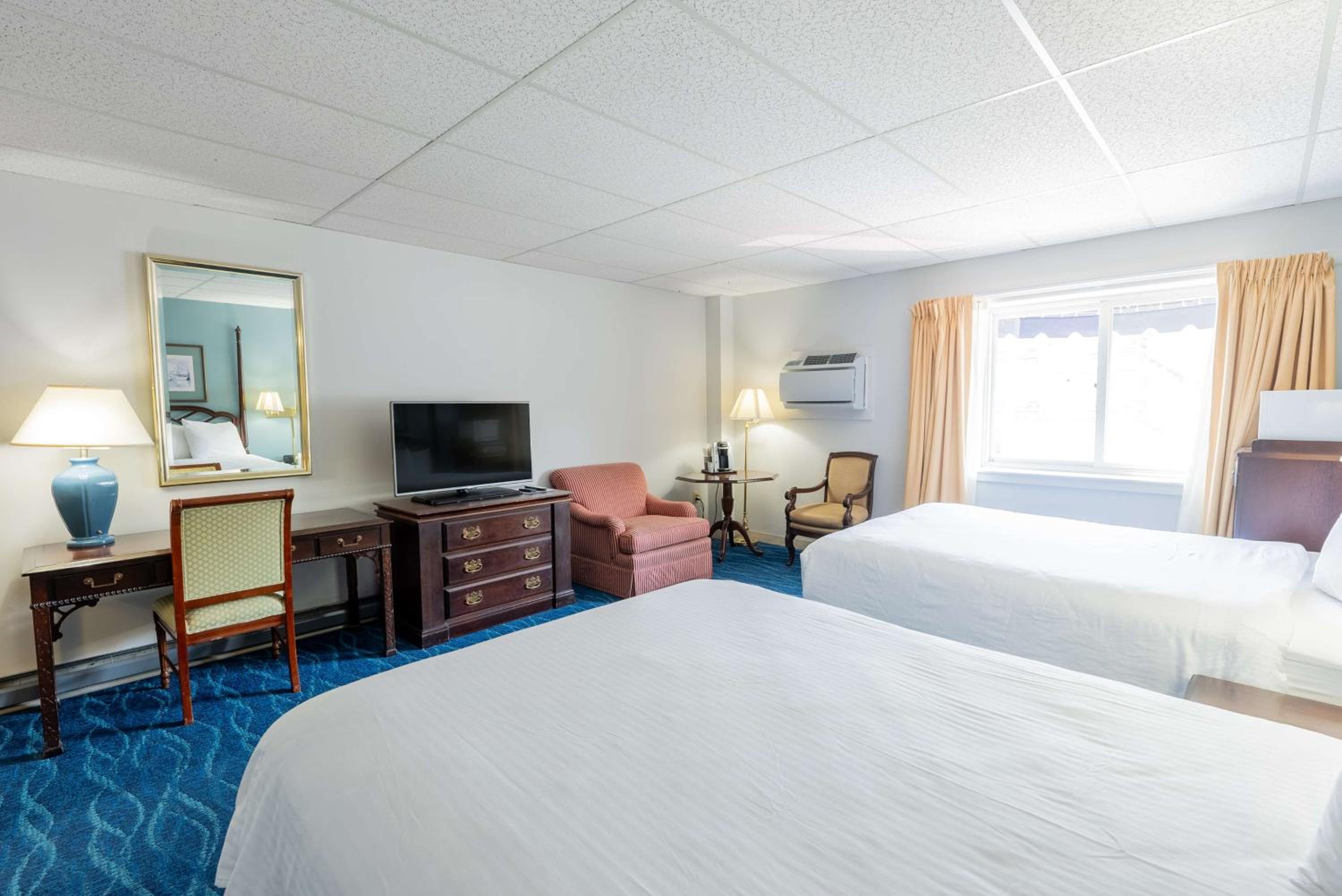 Two Queen Economy Room photo 2