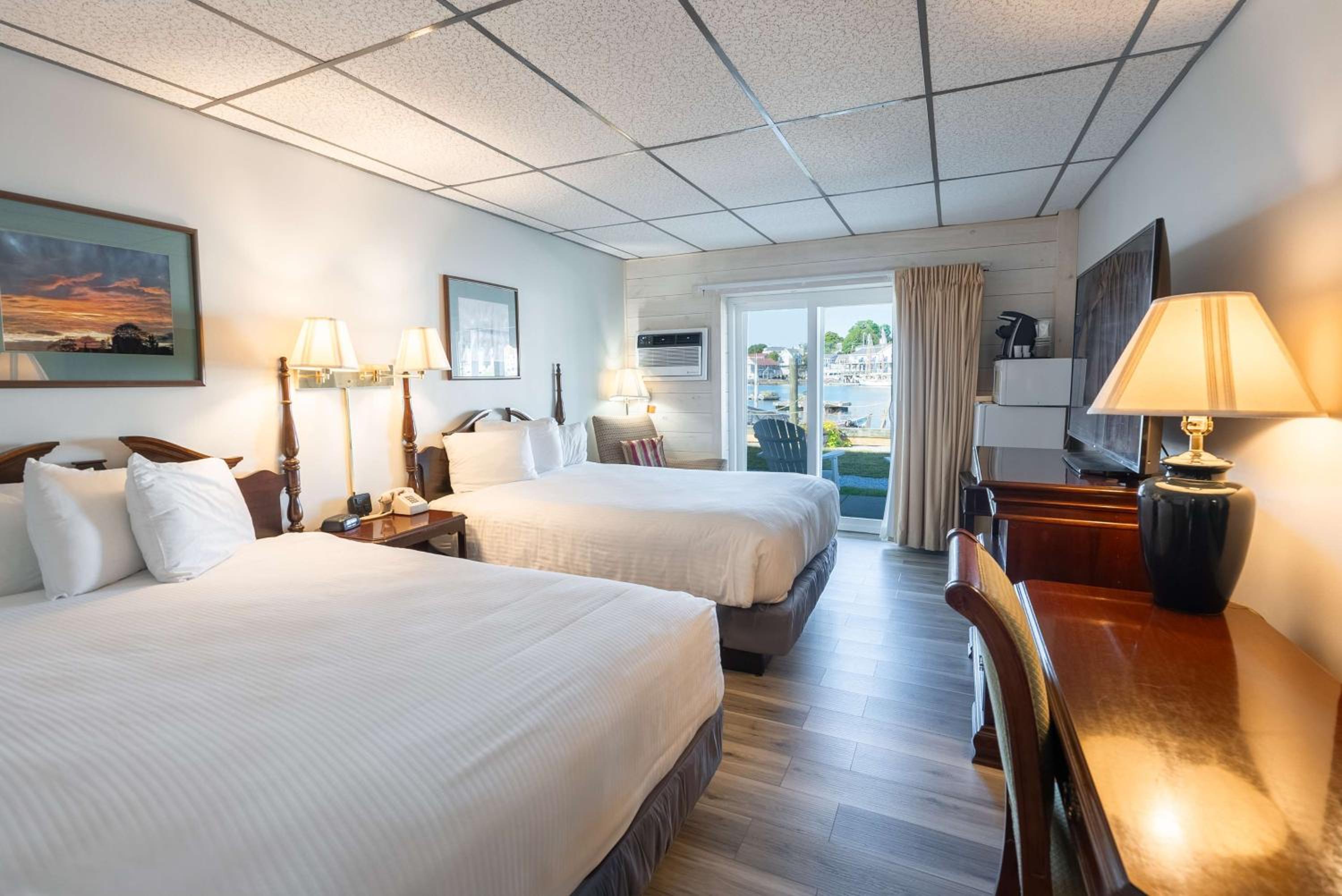 Superior Two Queen Full Harbor View 1st Floor